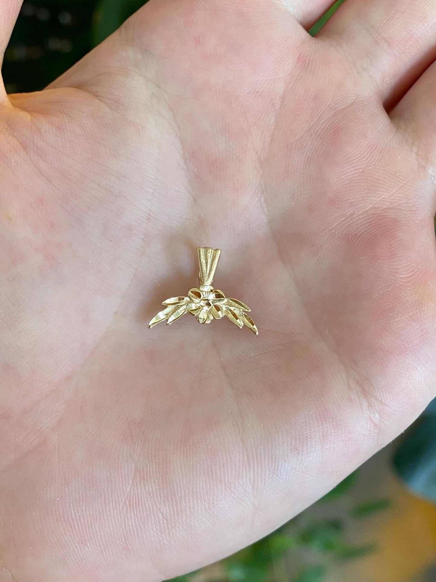 Vintage Solid 14k Yellow Gold Diamond Cut Floral Charm