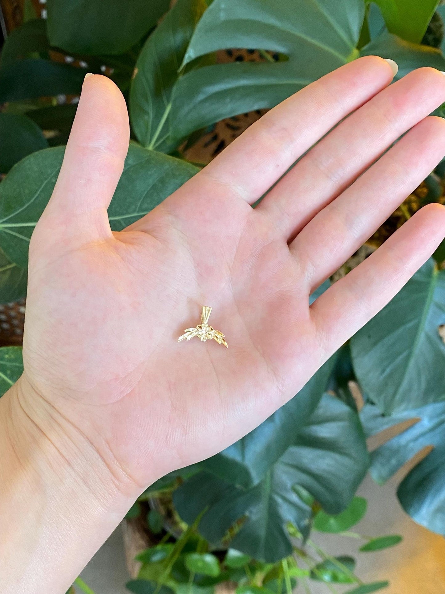 Vintage Solid 14k Yellow Gold Diamond Cut Floral Charm