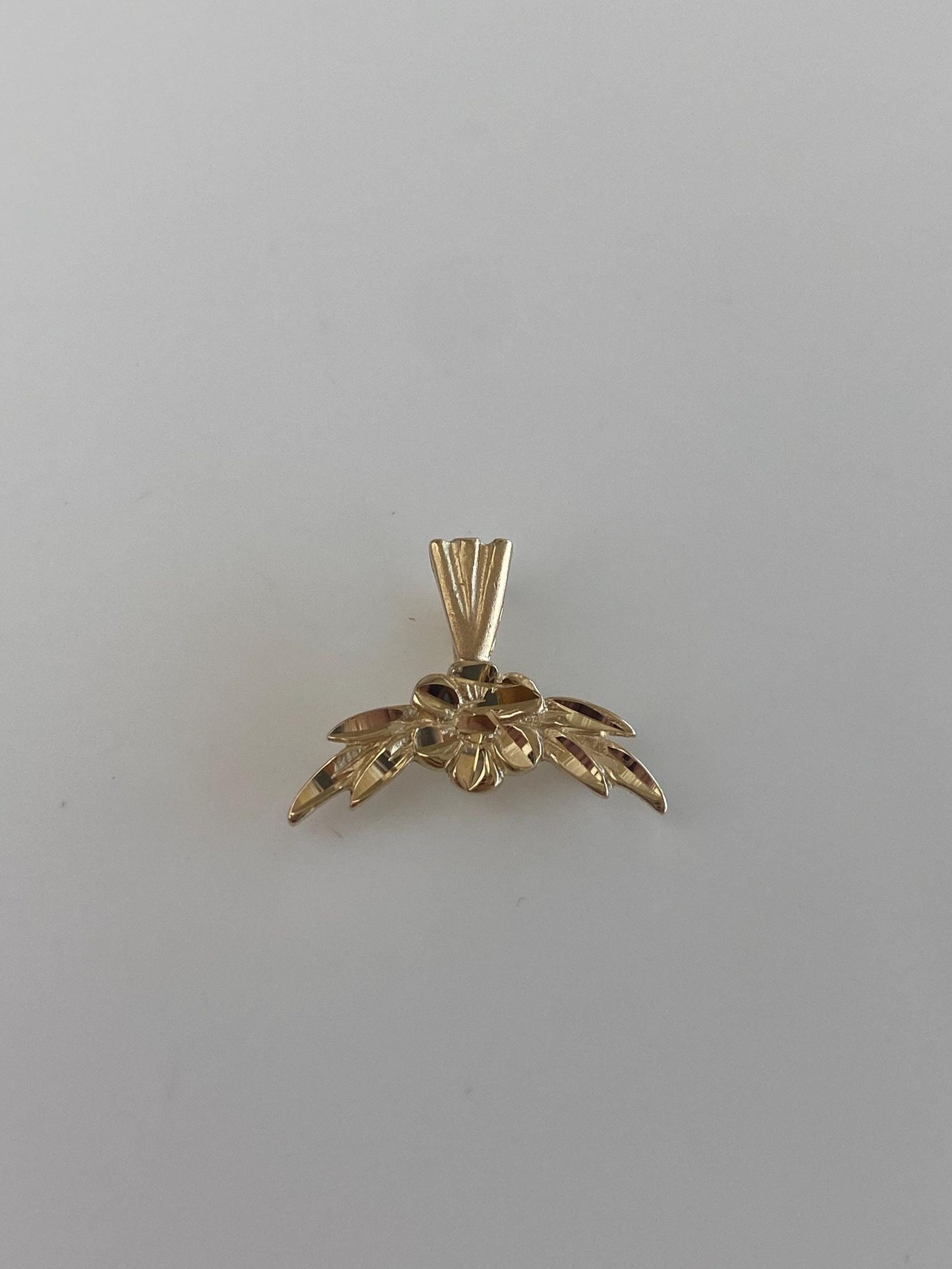 Vintage Solid 14k Yellow Gold Diamond Cut Floral Charm