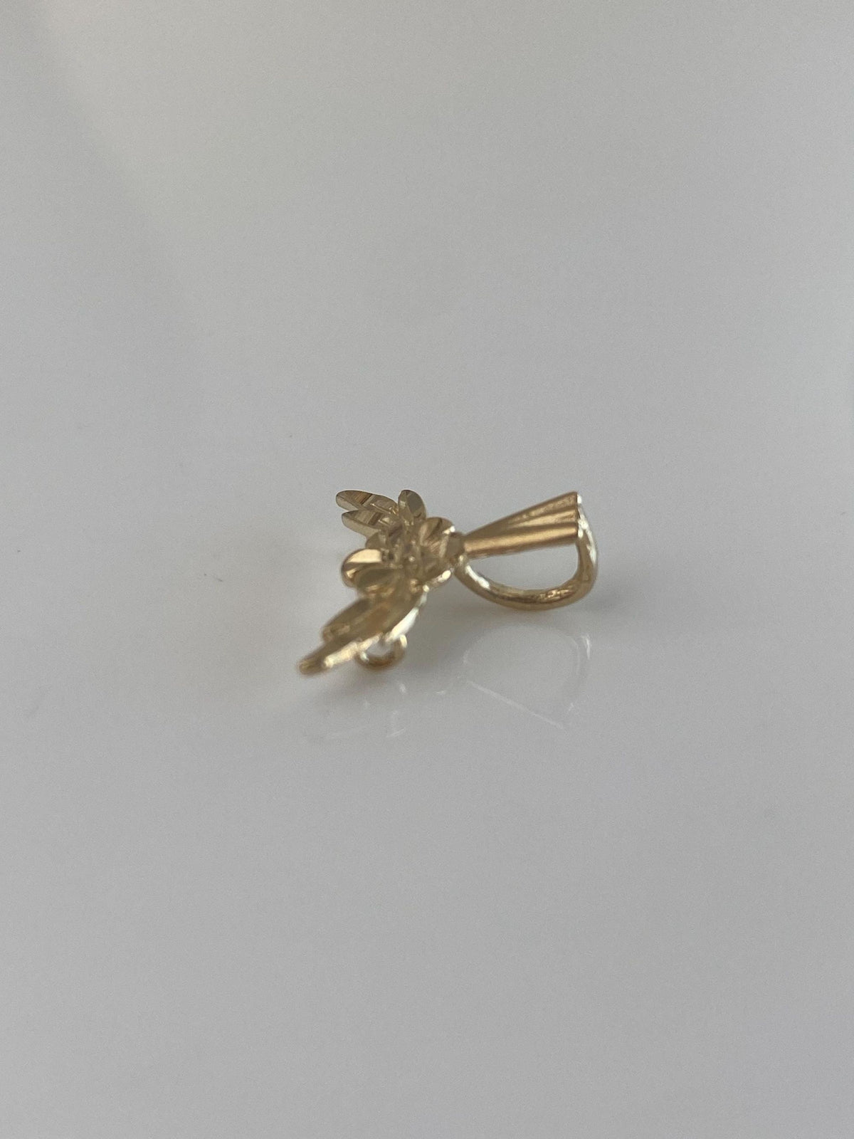 Vintage Solid 14k Yellow Gold Diamond Cut Floral Charm