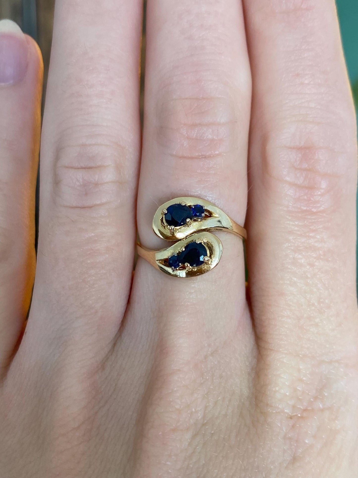 Vintage Solid 18k Yellow Gold Blue Sapphire Twist Ring - Size 5.5