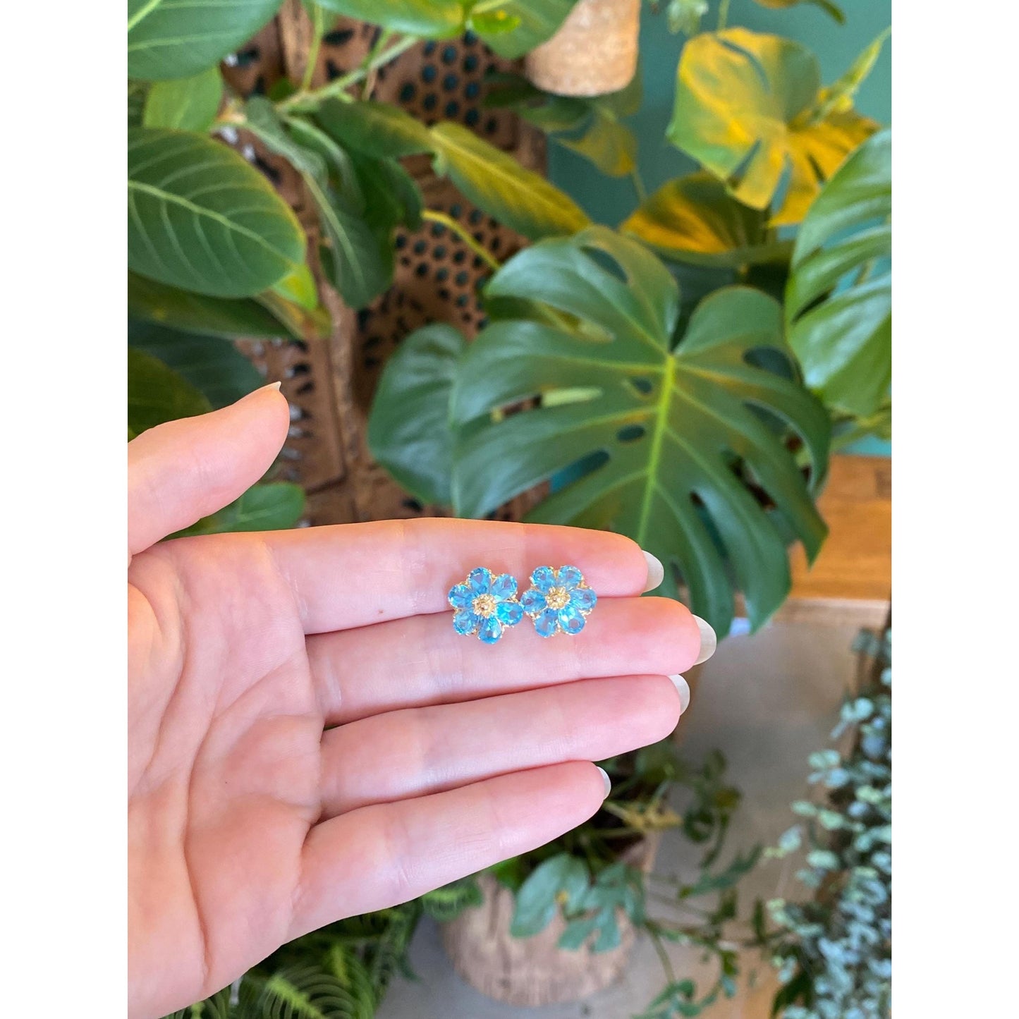 Vintage Solid 14k Yellow Gold Topaz Flower Stud Earrings