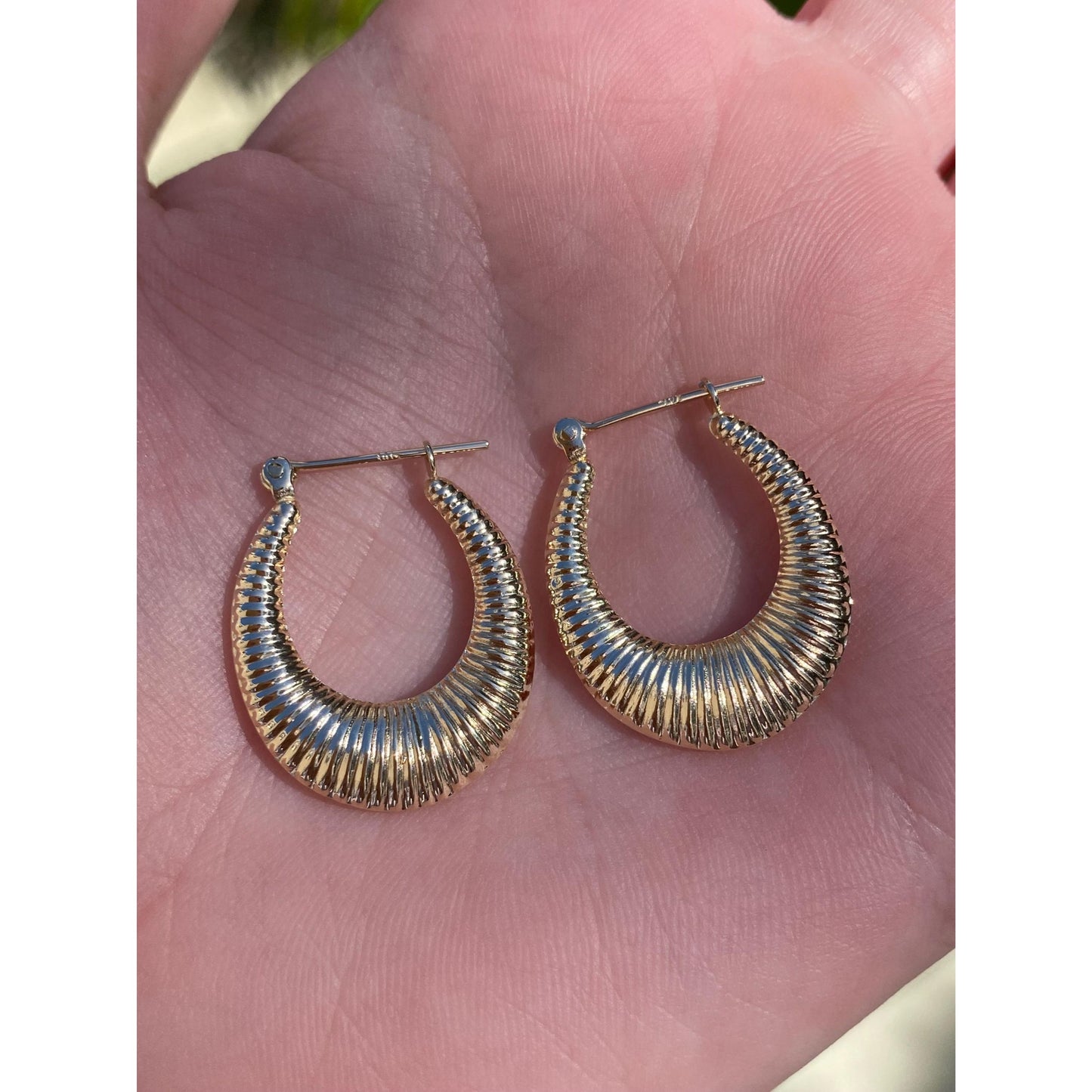 Vintage 14k Yellow Gold Scalloped Lined Hoop Earrings