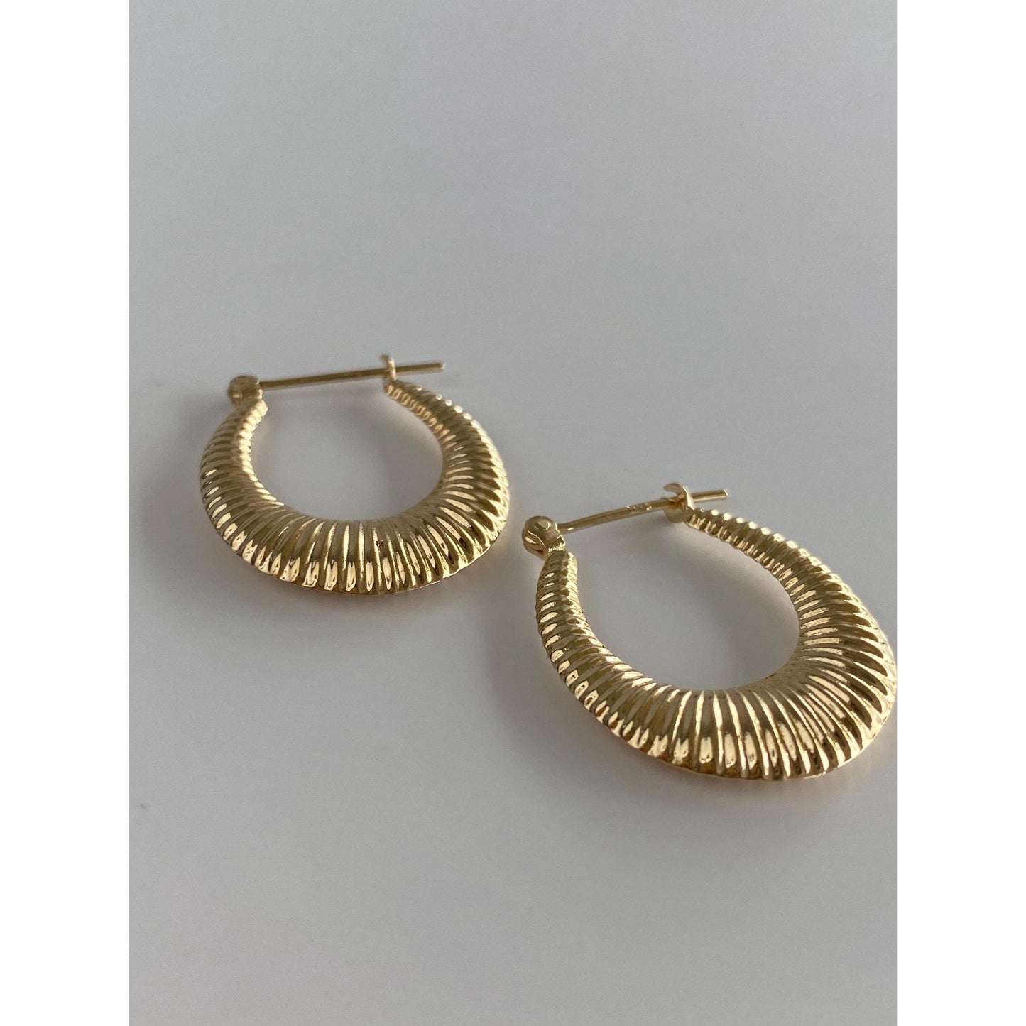 Vintage 14k Yellow Gold Scalloped Lined Hoop Earrings
