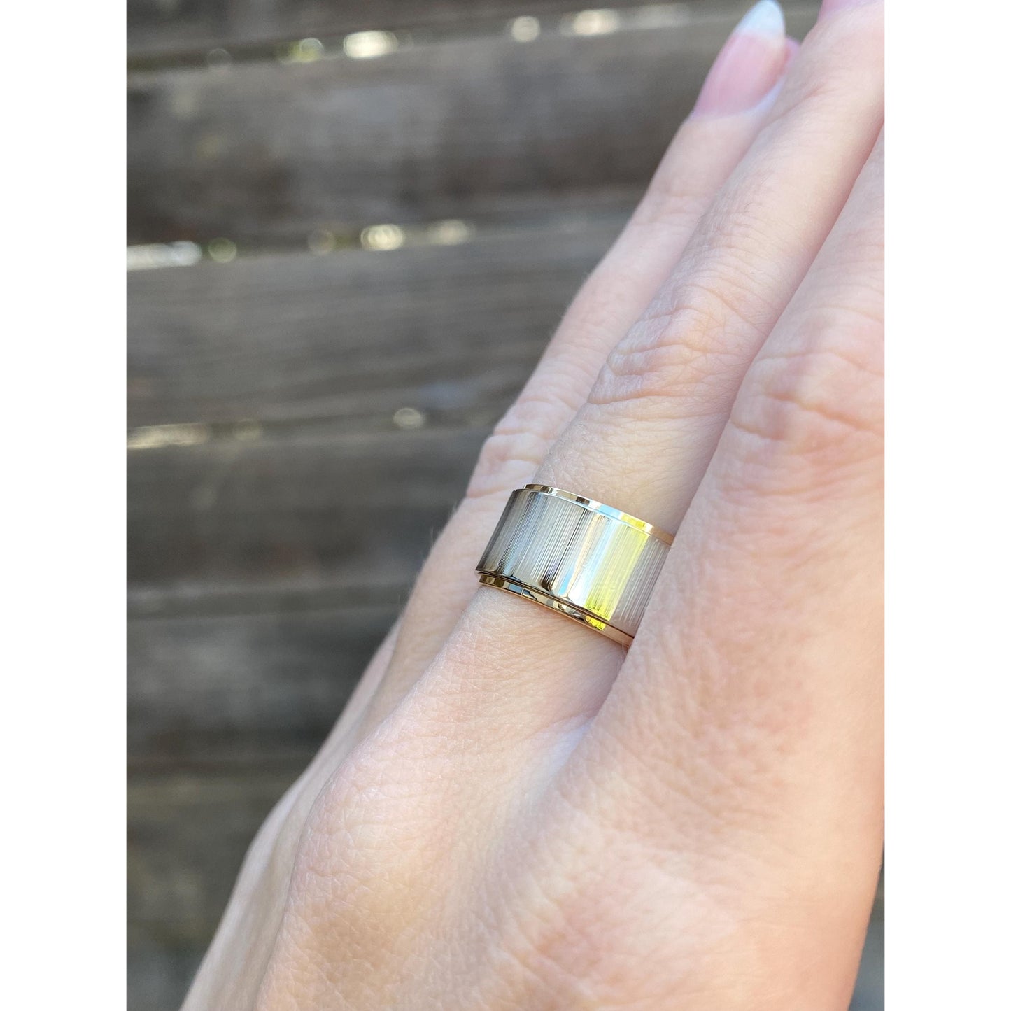 Vintage Solid 14k Yellow & White Gold Textured Ring Band - Size 6.25