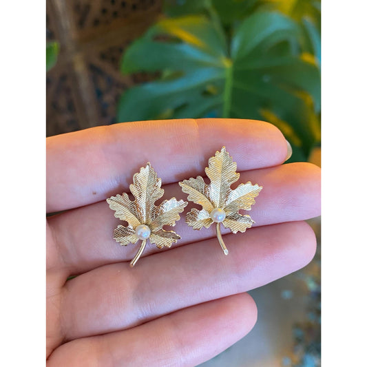 Vintage Solid 14k Yellow Gold Pearl Maple Leaf Stud Earrings