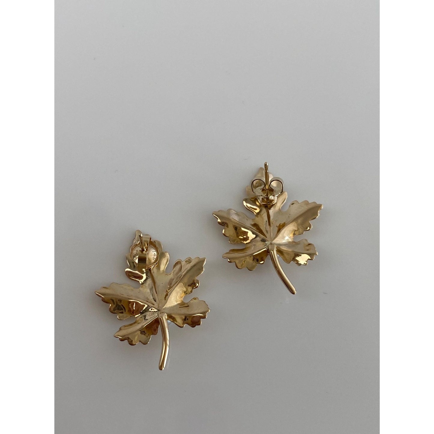 Vintage Solid 14k Yellow Gold Pearl Maple Leaf Stud Earrings