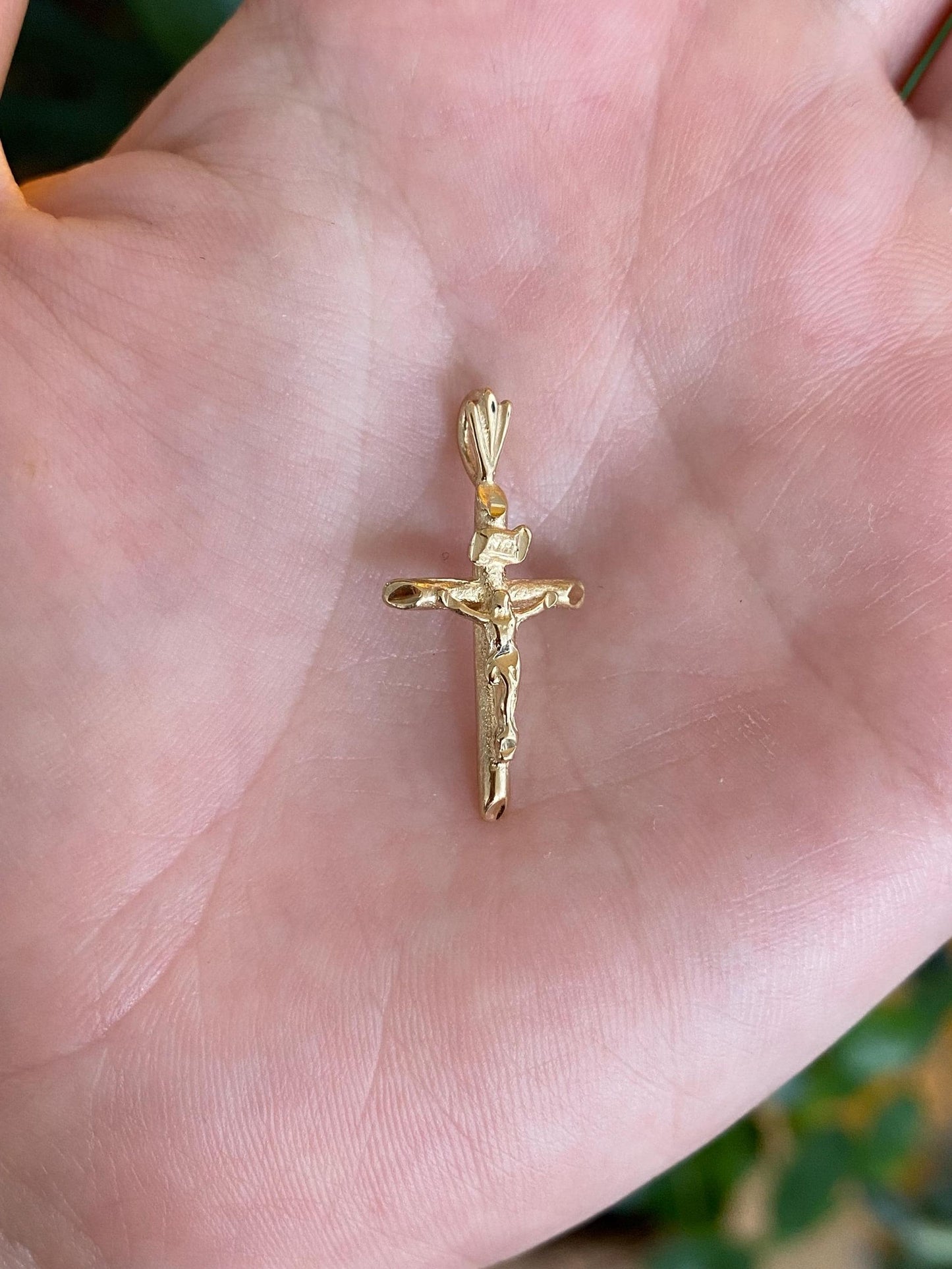 Vintage Solid 14k Yellow Gold Diamond Cut Crucifix Cross Charm