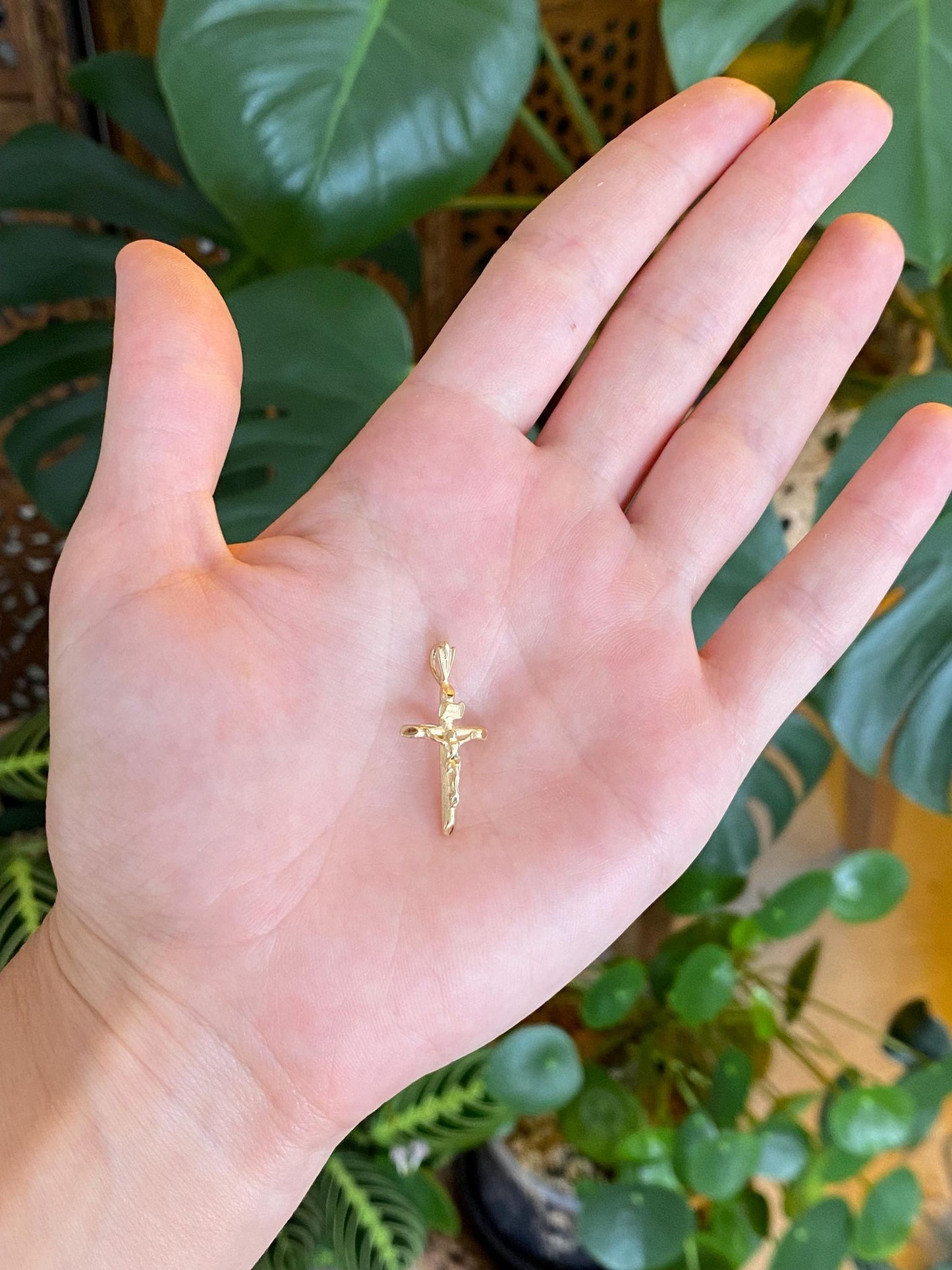Vintage Solid 14k Yellow Gold Diamond Cut Crucifix Cross Charm