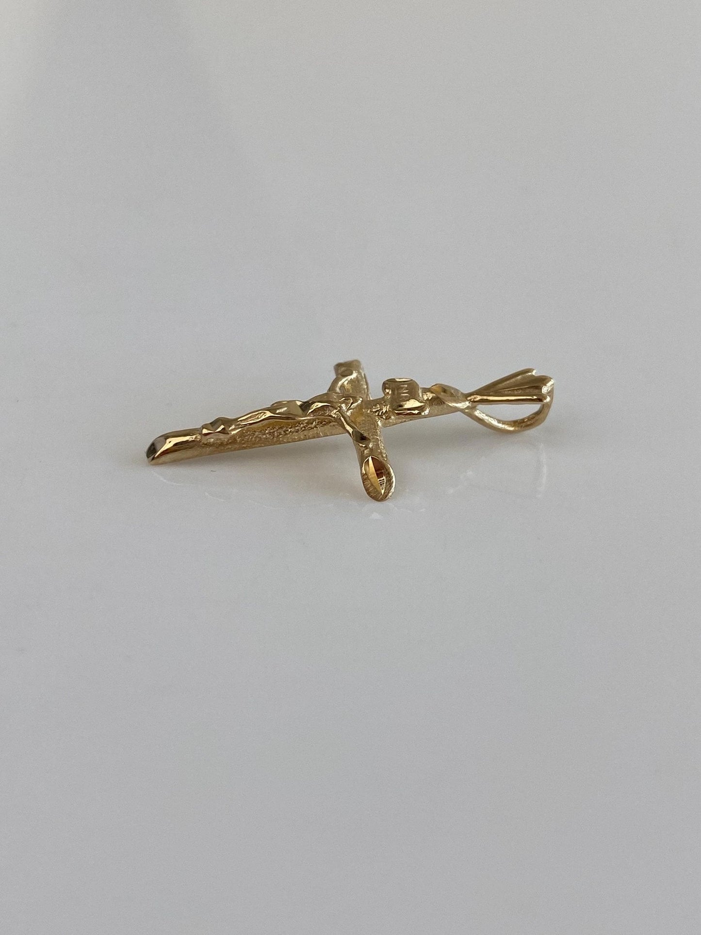 Vintage Solid 14k Yellow Gold Diamond Cut Crucifix Cross Charm