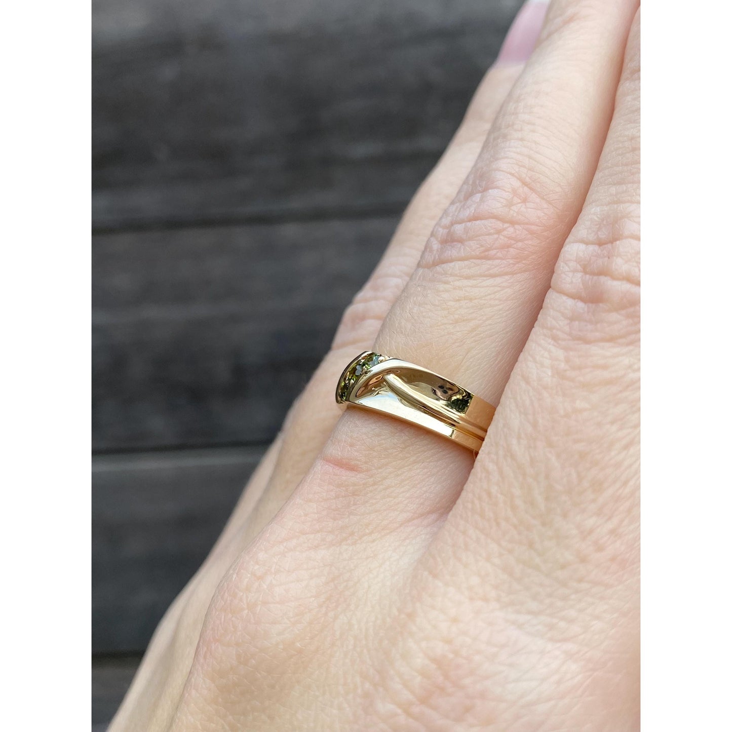 Solid 14k Yellow Gold Peridot Ring Band - Size 6.25
