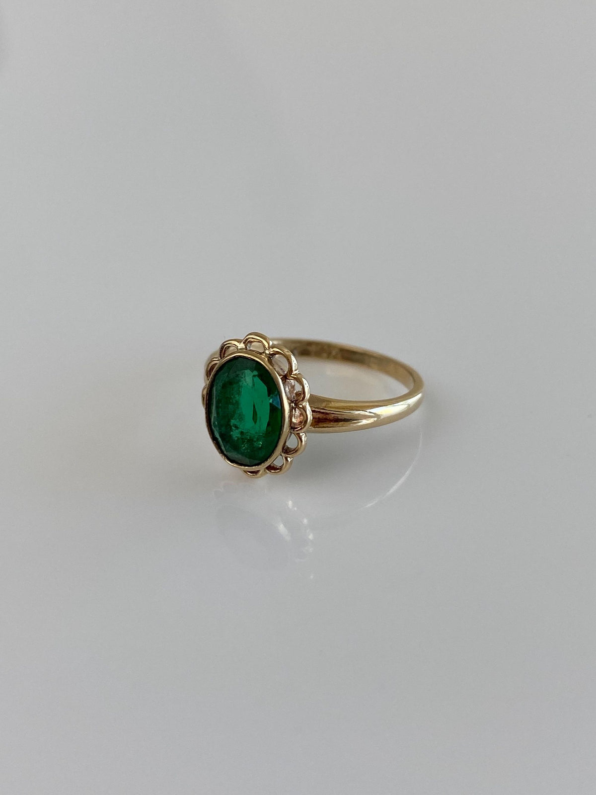 Vintage Solid 10k Yellow Gold Green Cubic Zirconia Ring - Size 3.25