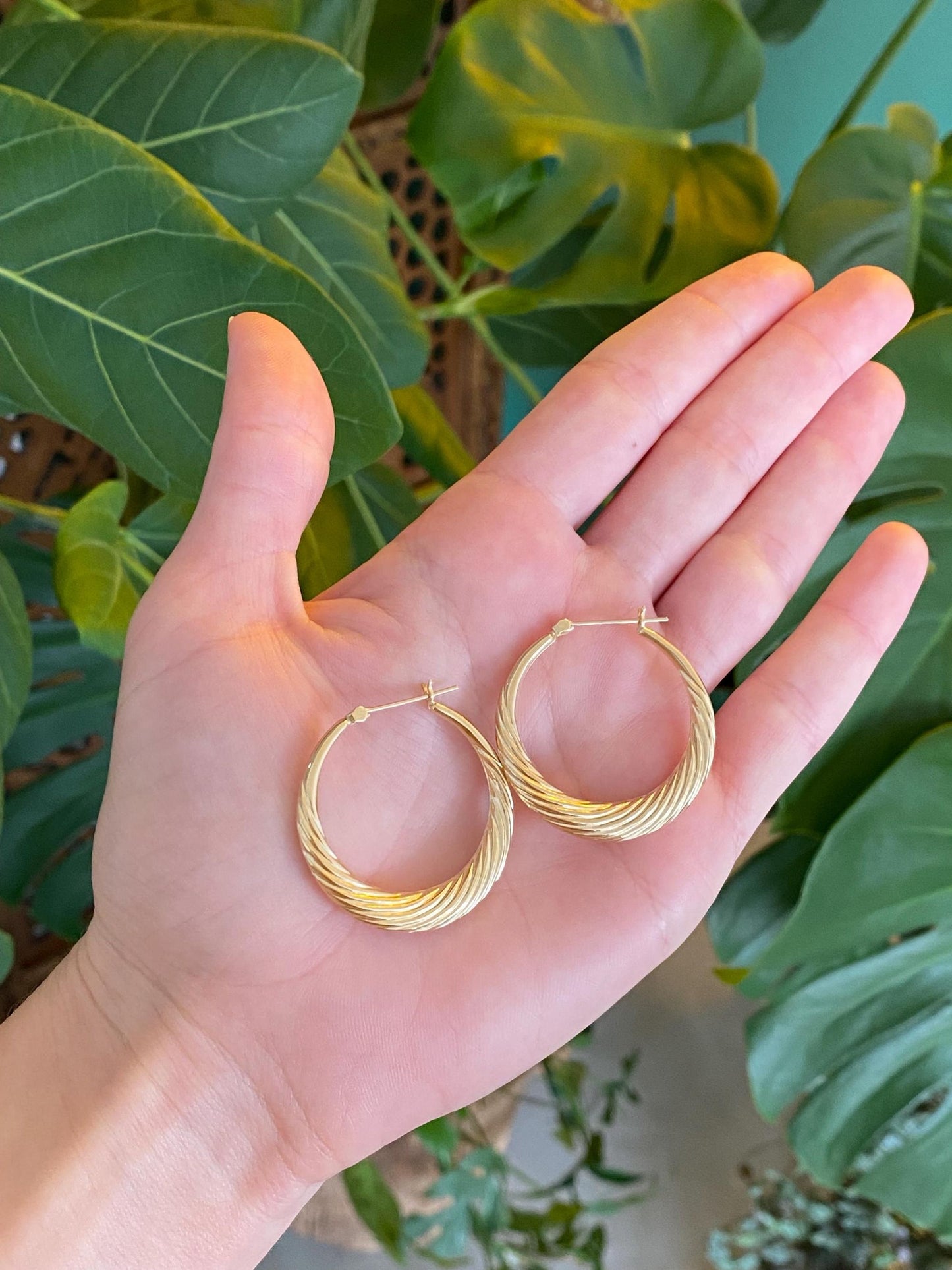 Vintage 10k Yellow Gold Large Scalloped Hoop Earrings