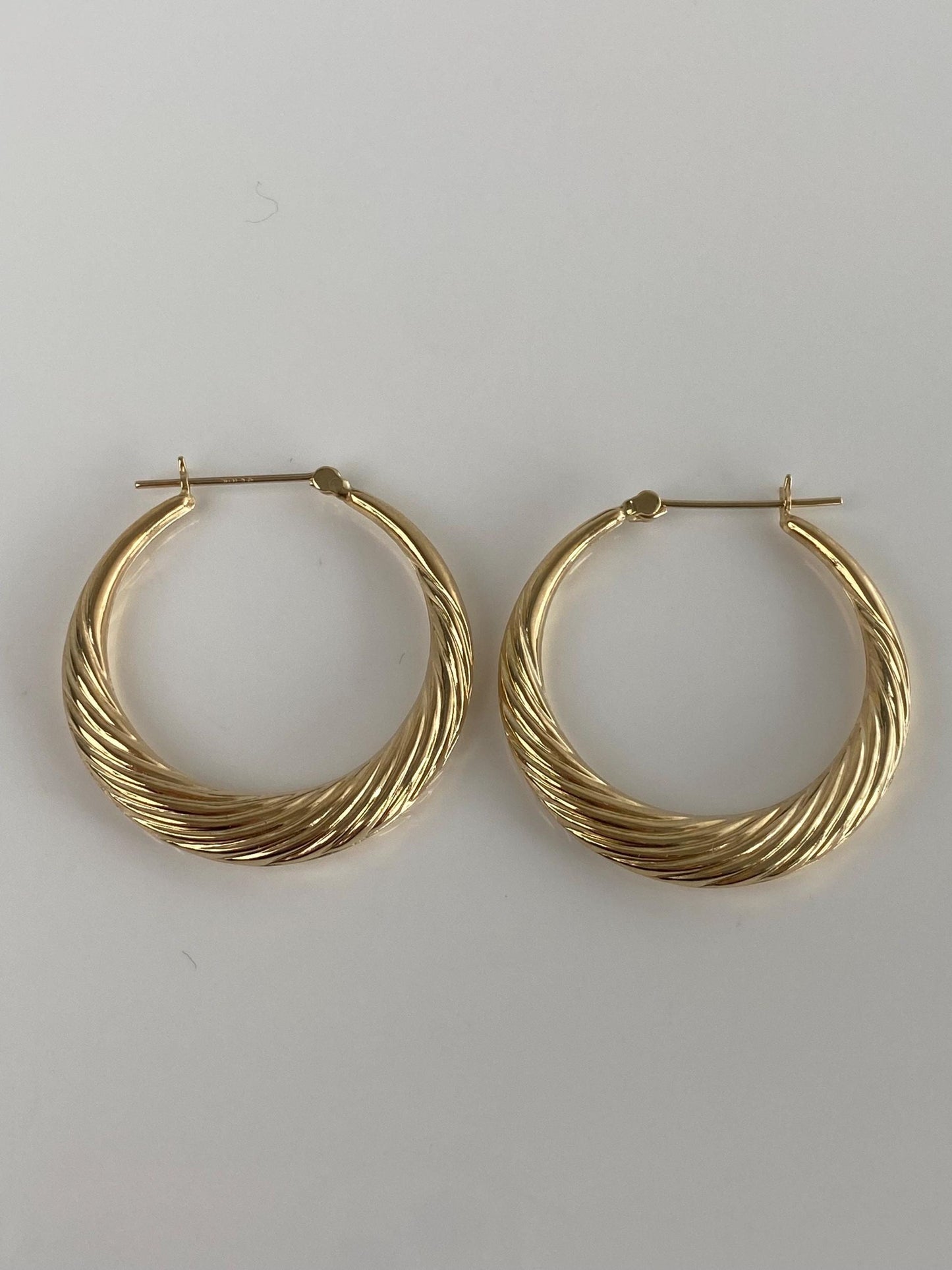 Vintage 10k Yellow Gold Large Scalloped Hoop Earrings