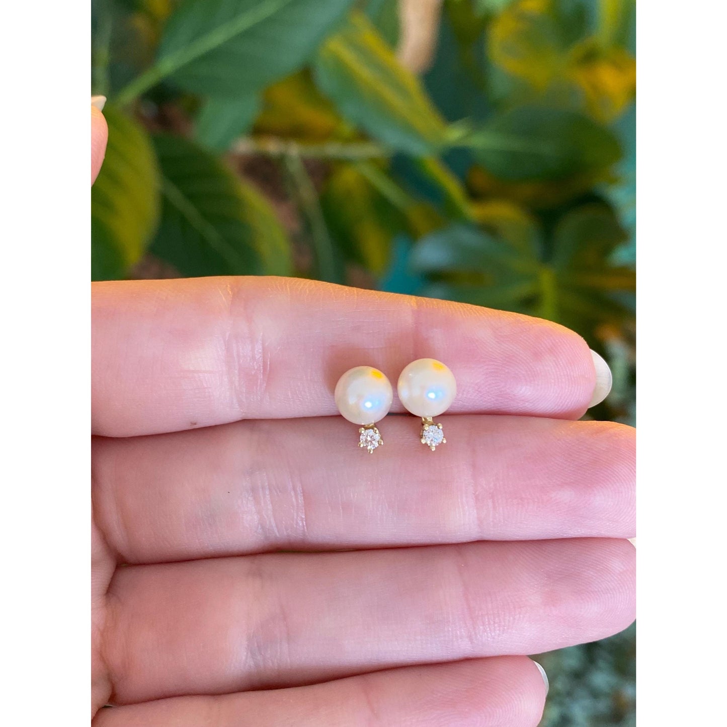 Vintage Solid 14k Yellow Gold Diamond Pearl Stud Earrings