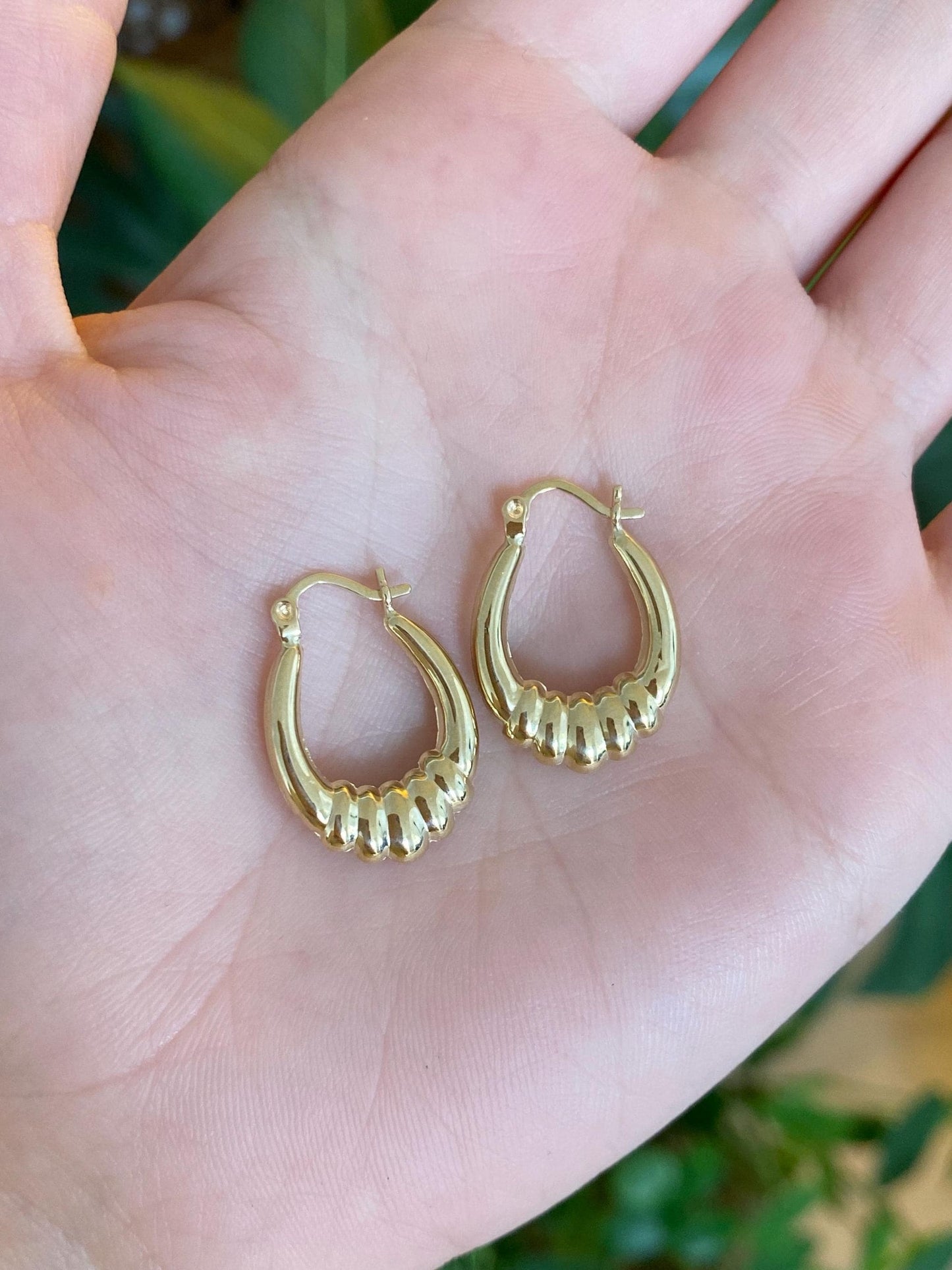 Vintage 14k Yellow Gold Scalloped Hoop Earrings