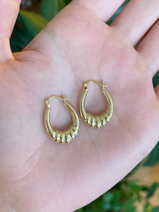 Vintage 14k Yellow Gold Scalloped Hoop Earrings