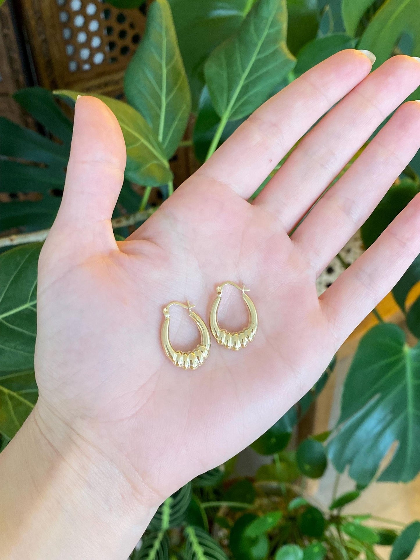 Vintage 14k Yellow Gold Scalloped Hoop Earrings