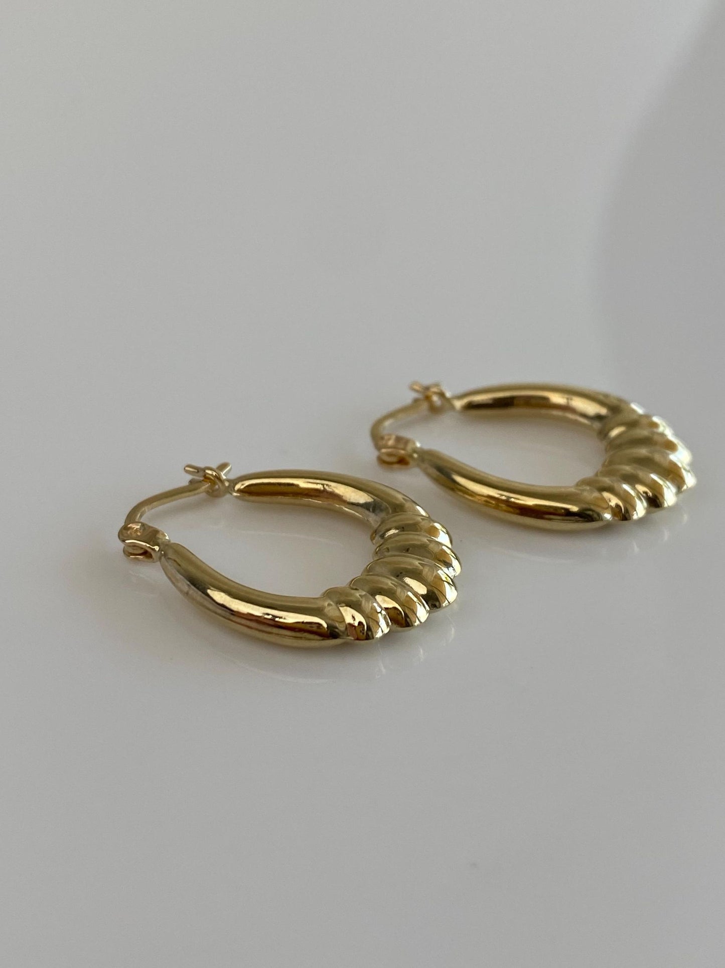 Vintage 14k Yellow Gold Scalloped Hoop Earrings