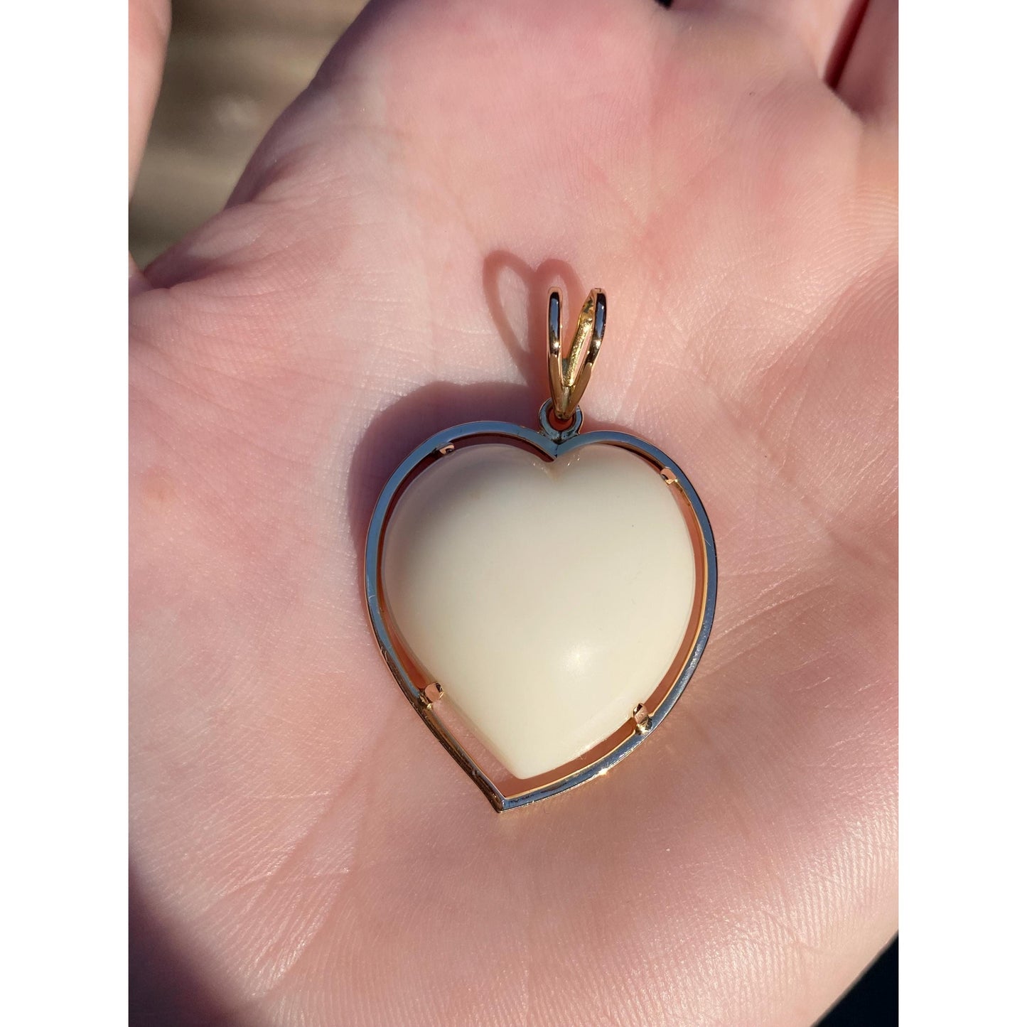 Vintage Solid 18k Yellow Gold White Resin Heart Charm
