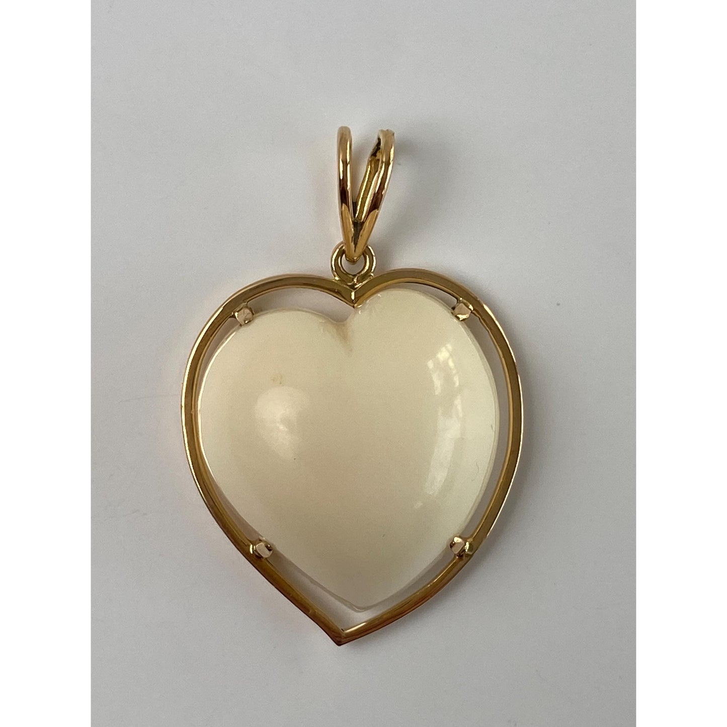 Vintage Solid 18k Yellow Gold White Resin Heart Charm