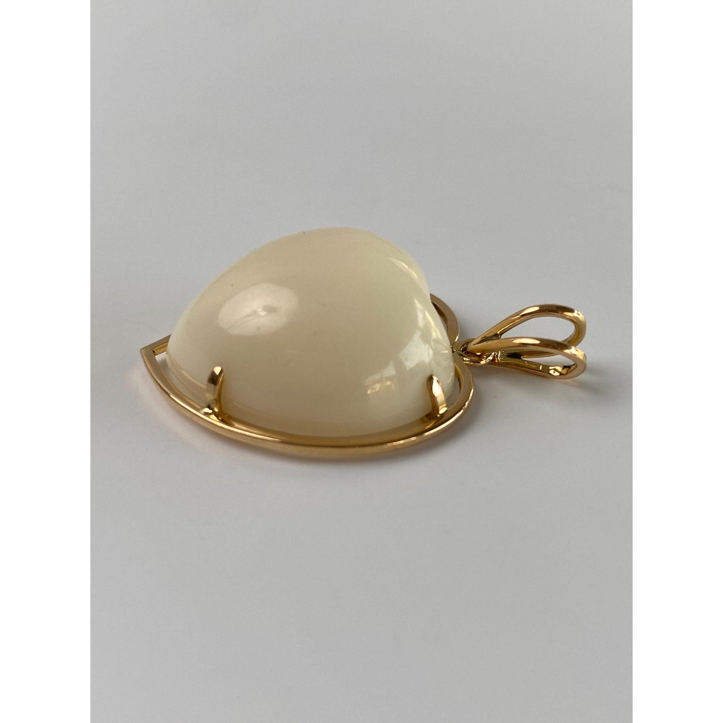 Vintage Solid 18k Yellow Gold White Resin Heart Charm