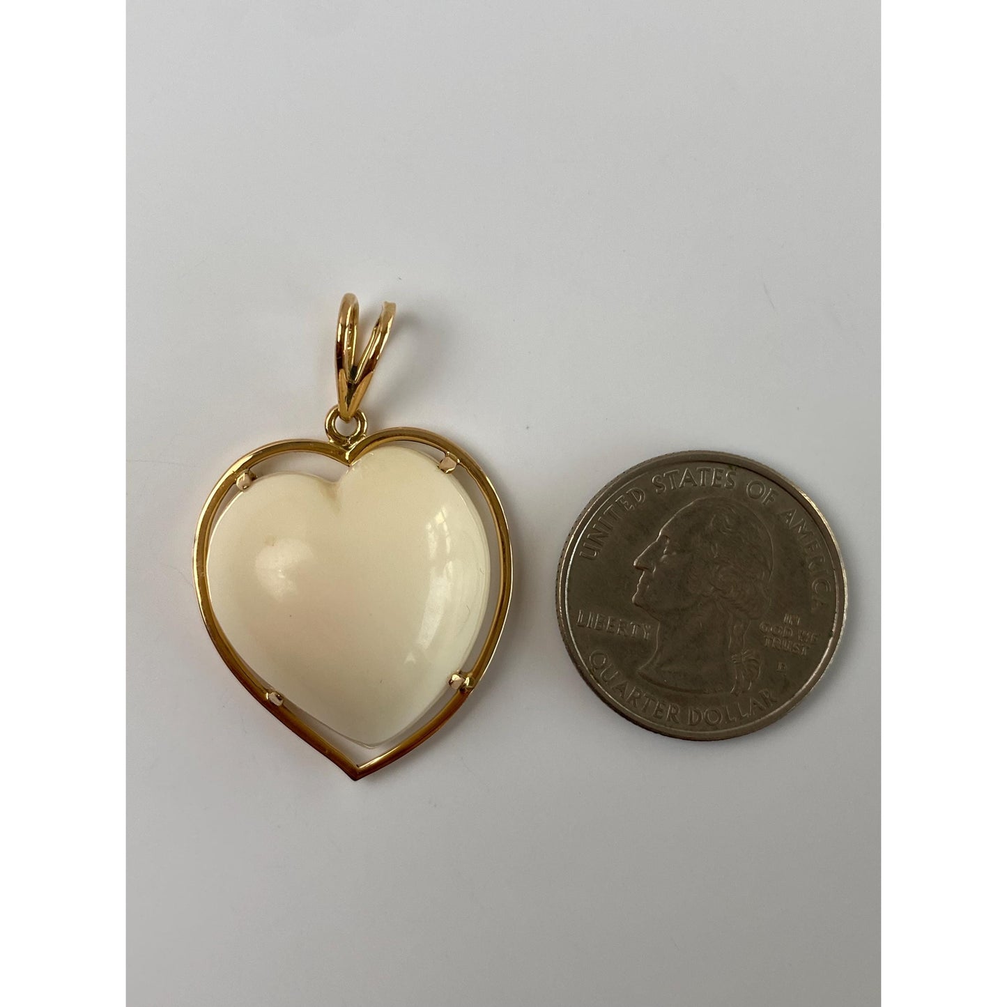 Vintage Solid 18k Yellow Gold White Resin Heart Charm