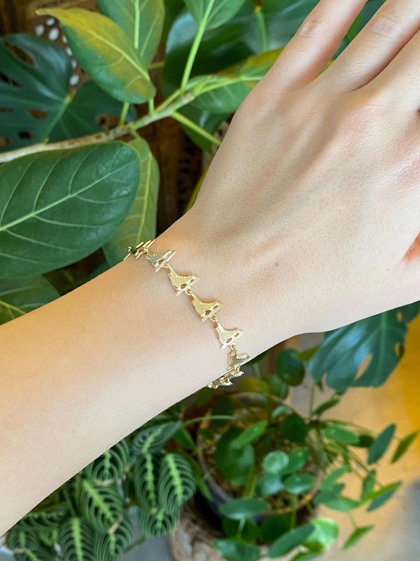 Vintage Solid 14k Yellow Gold Ice Skate Link Bracelet - 7 inches