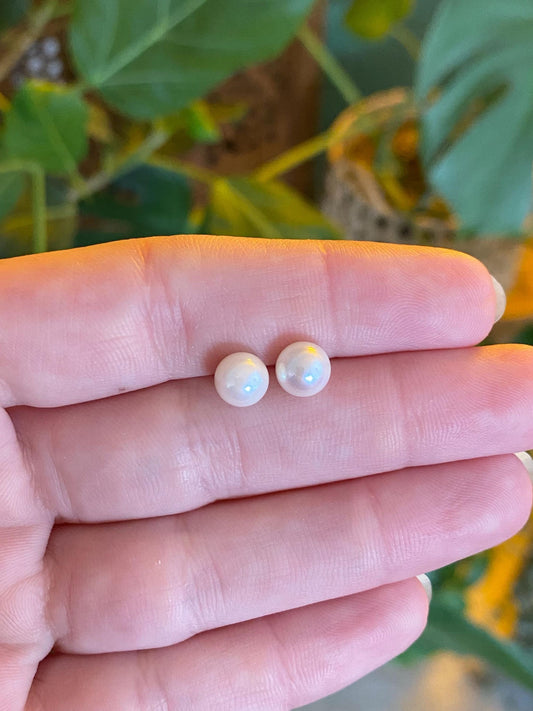 Vintage Solid 14k Yellow Gold Pearl Stud Earrings