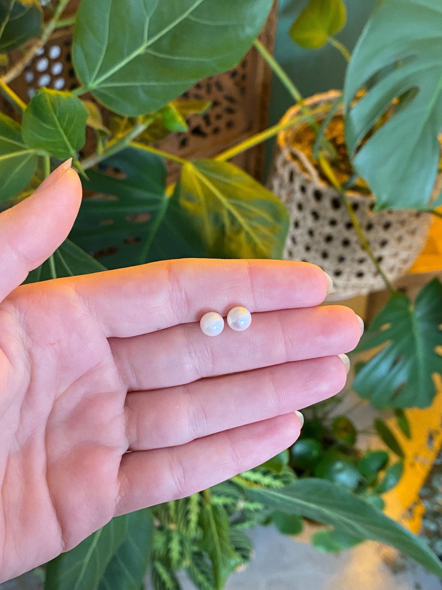Vintage Solid 14k Yellow Gold Pearl Stud Earrings