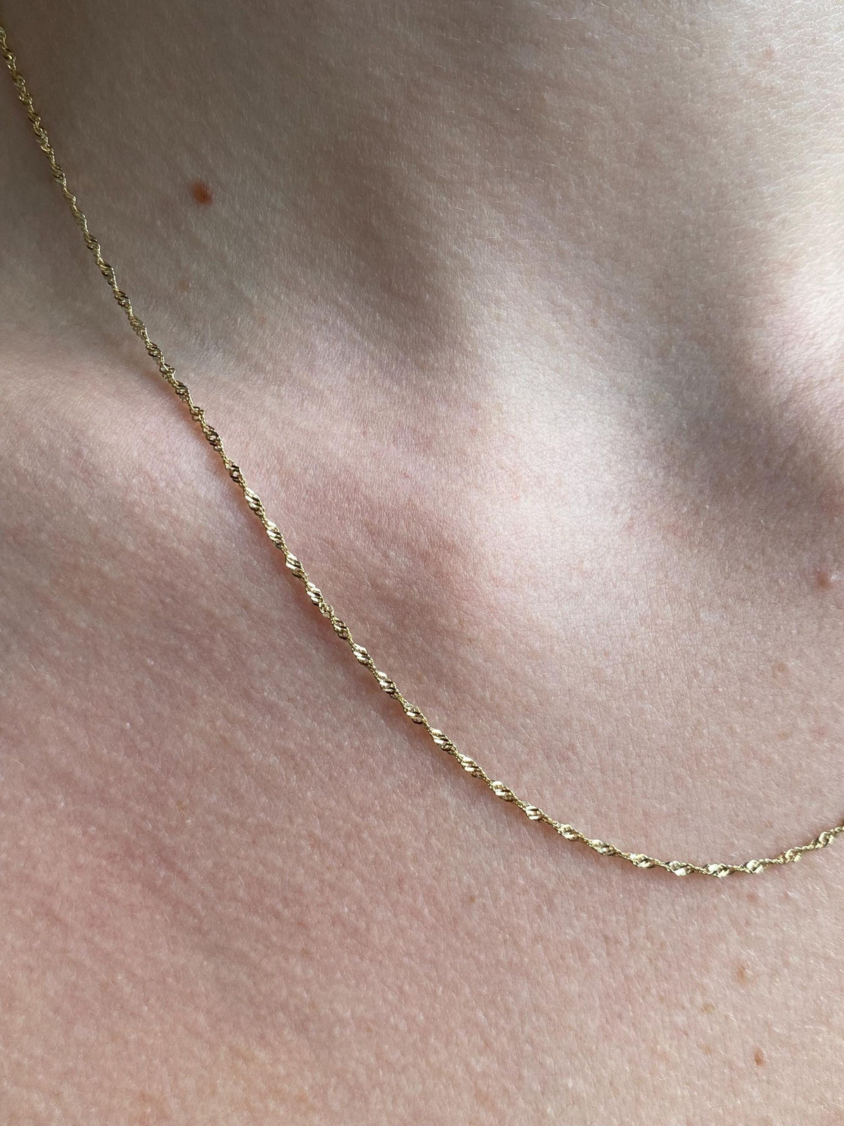 Vintage Solid 14k Yellow Gold Dainty Twist Chain Necklace - 17.75 inches