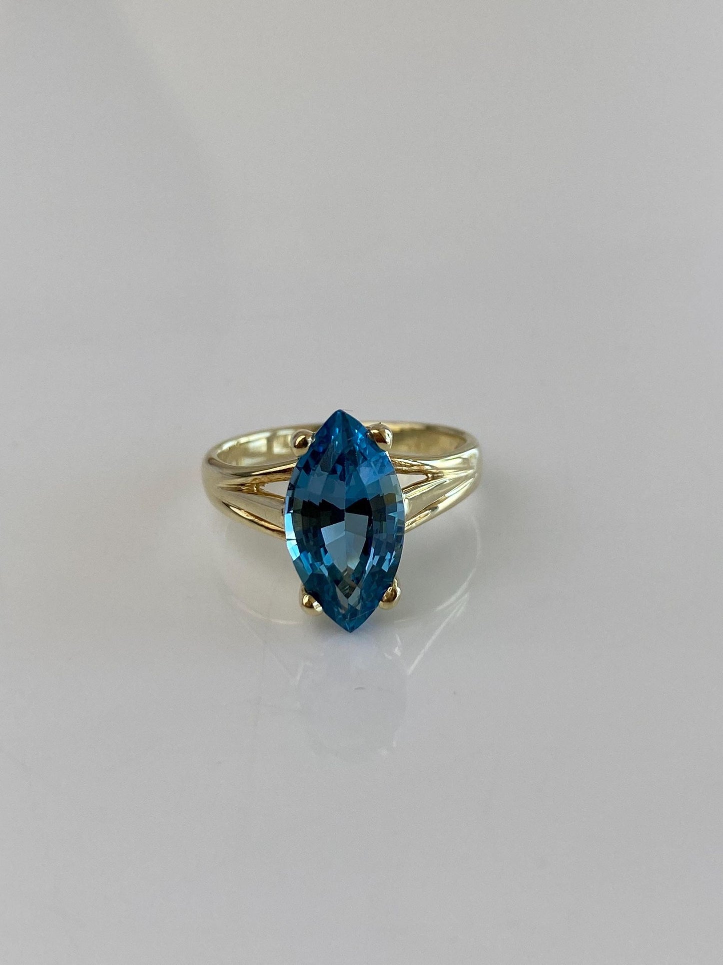 Vintage Solid 14k Yellow Gold Topaz Marquis Ring - Size 6
