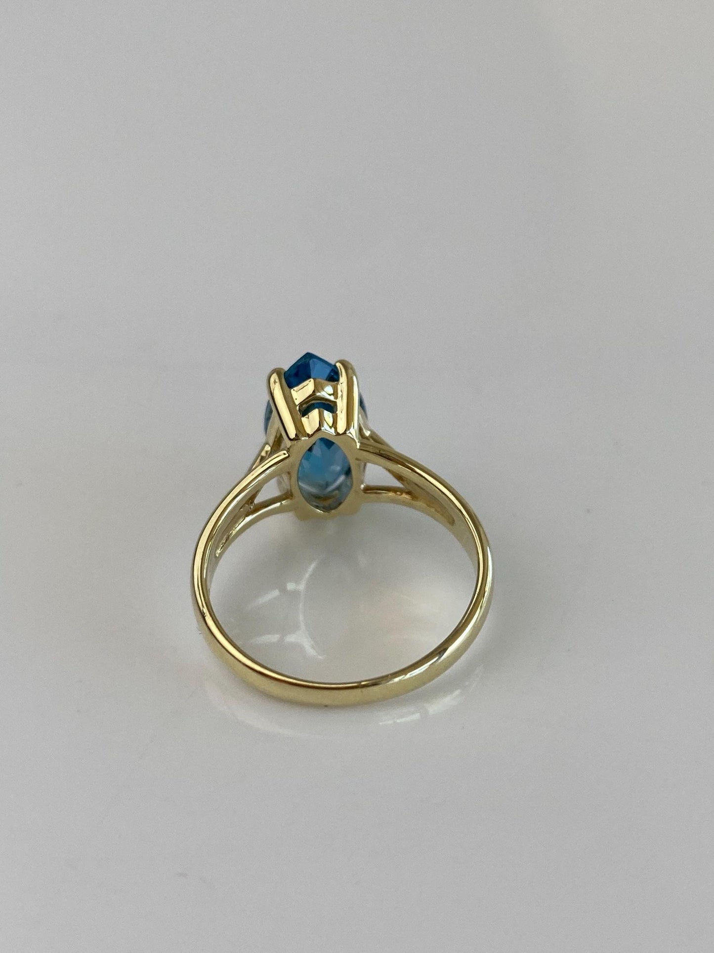 Vintage Solid 14k Yellow Gold Topaz Marquis Ring - Size 6