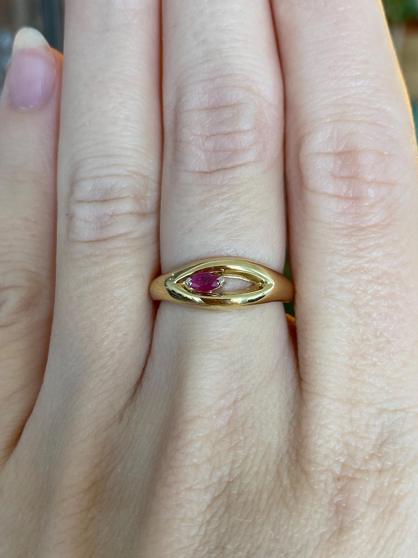 Vintage Solid 18k Yellow Gold Marquise Ruby Ring Band - Size 6