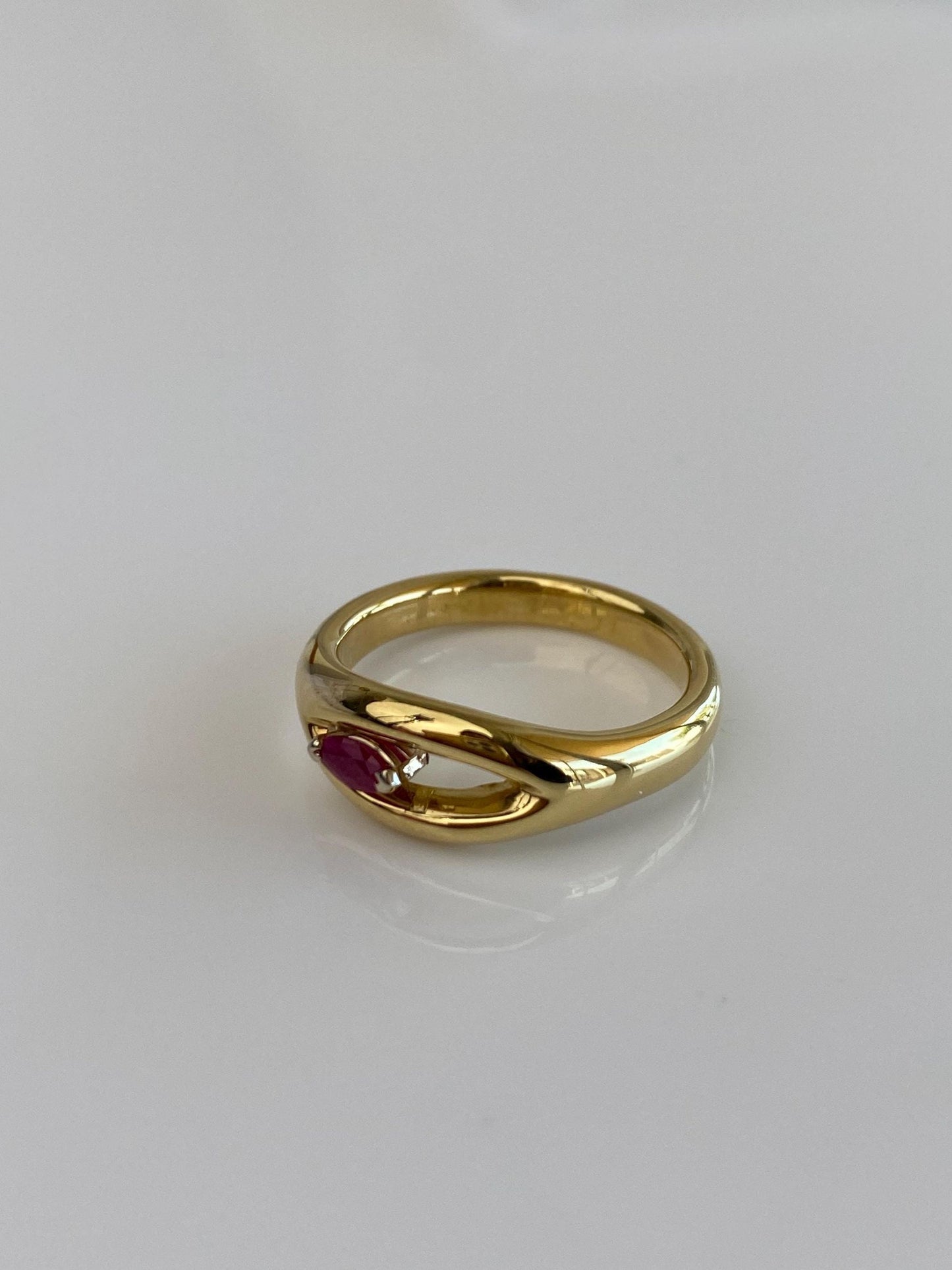 Vintage Solid 18k Yellow Gold Marquise Ruby Ring Band - Size 6
