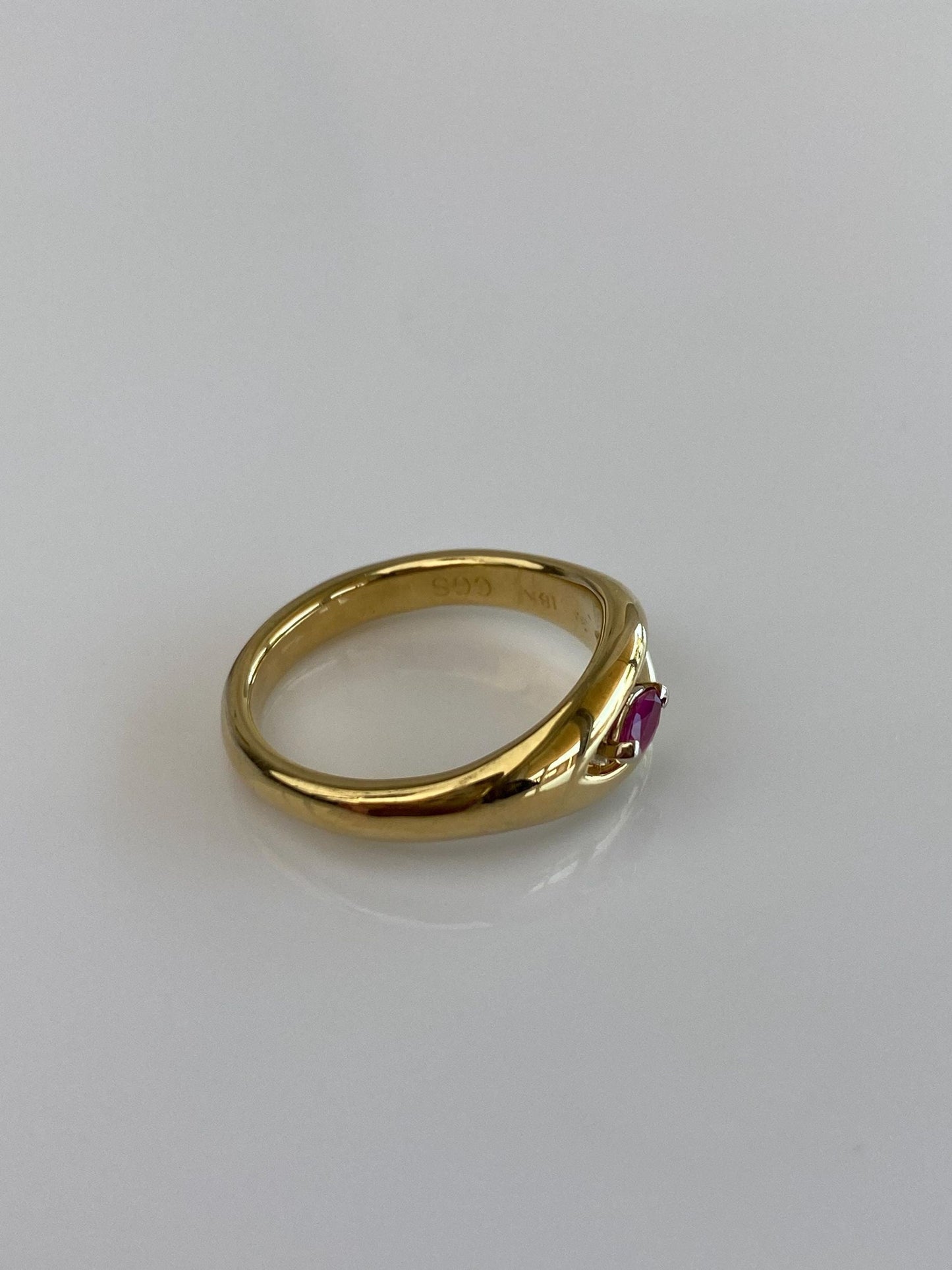 Vintage Solid 18k Yellow Gold Marquise Ruby Ring Band - Size 6