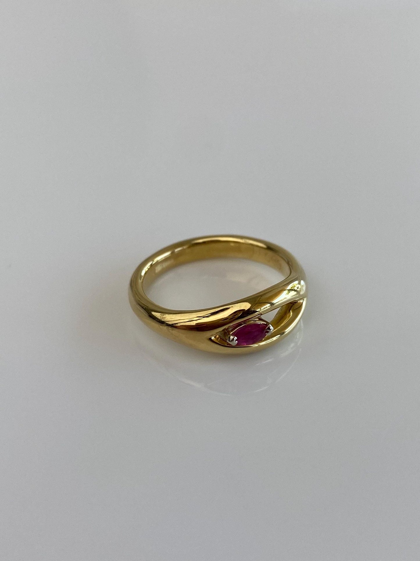 Vintage Solid 18k Yellow Gold Marquise Ruby Ring Band - Size 6