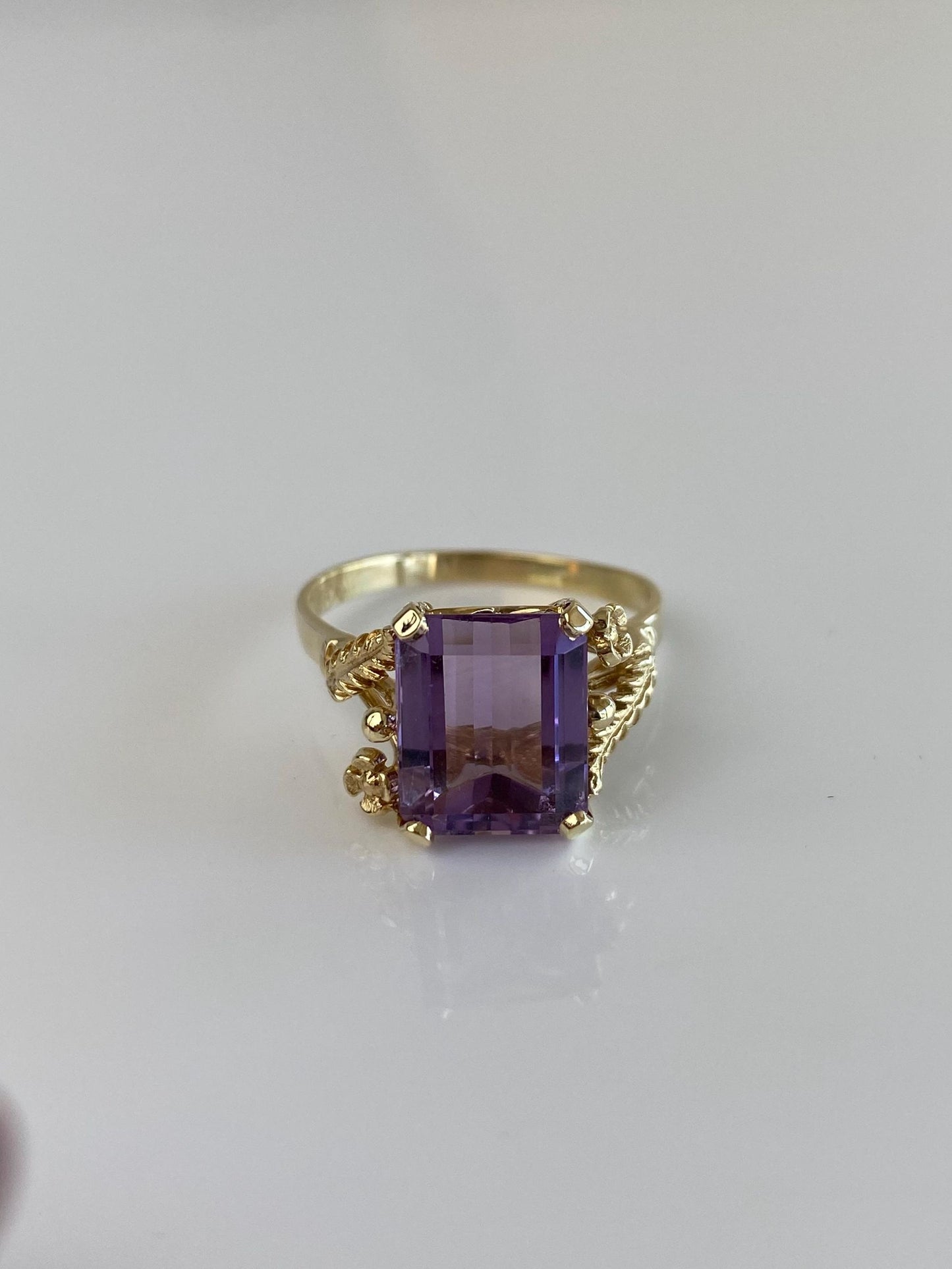 Vintage Solid 14k Yellow Gold Amethyst Flowers Ring - Size 10