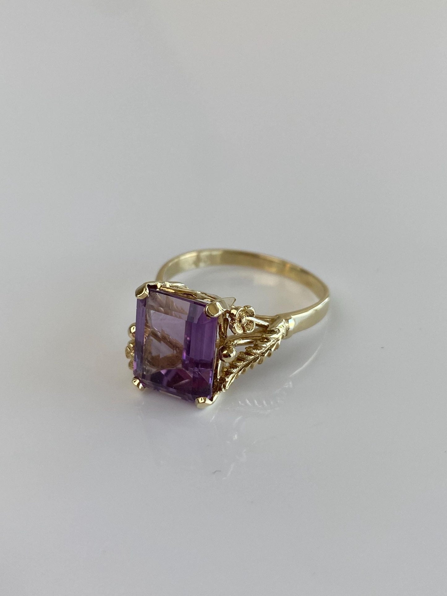 Vintage Solid 14k Yellow Gold Amethyst Flowers Ring - Size 10