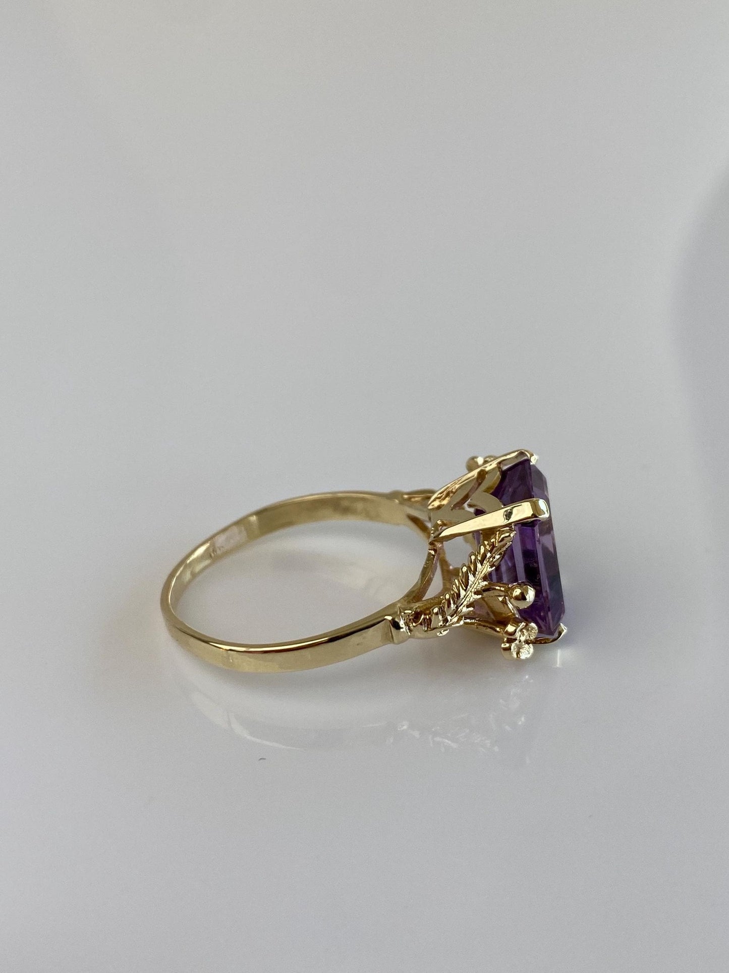 Vintage Solid 14k Yellow Gold Amethyst Flowers Ring - Size 10