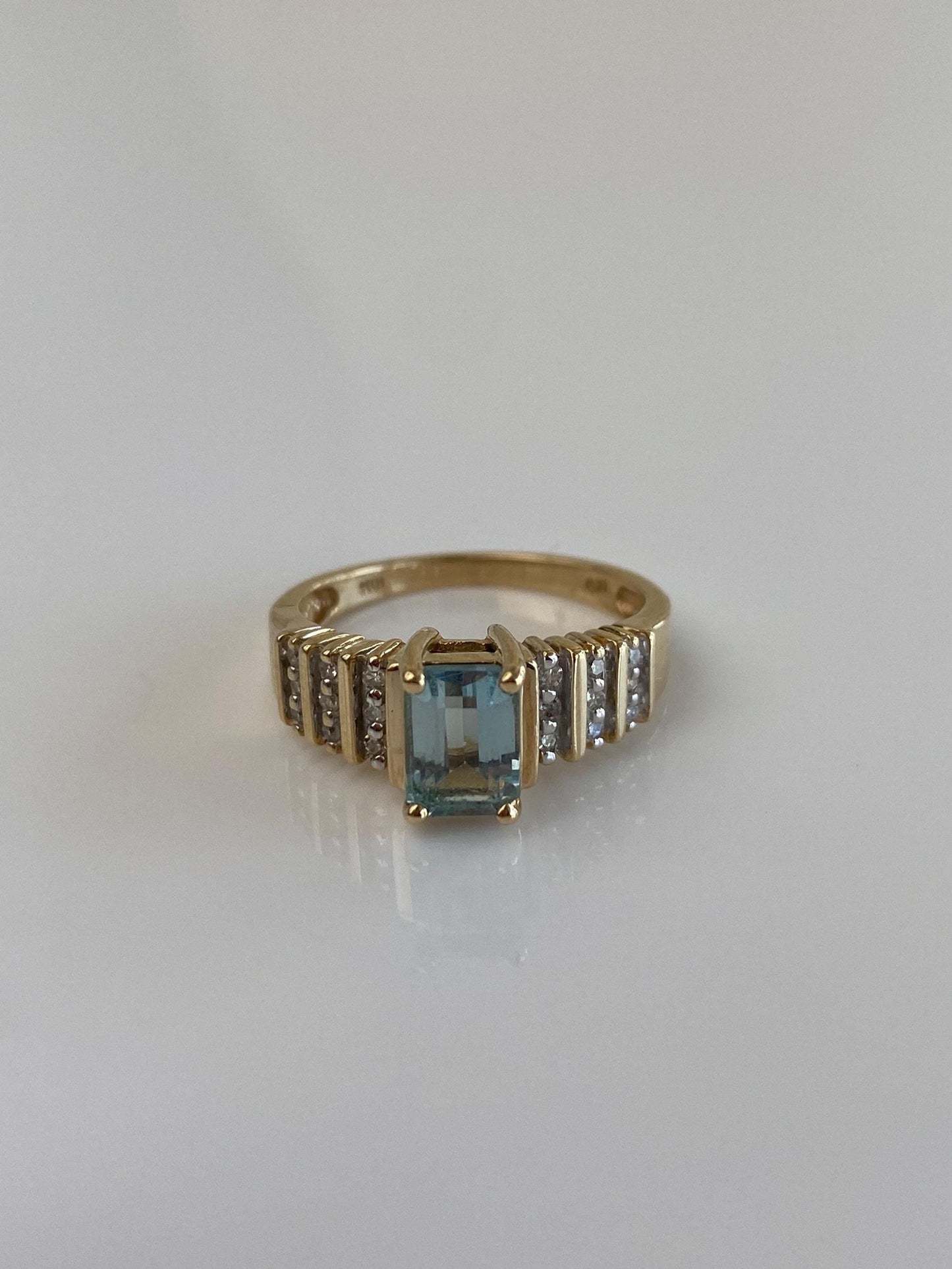 Vintage Solid 10k Diamond Aquamarine Ring - Size 6.5