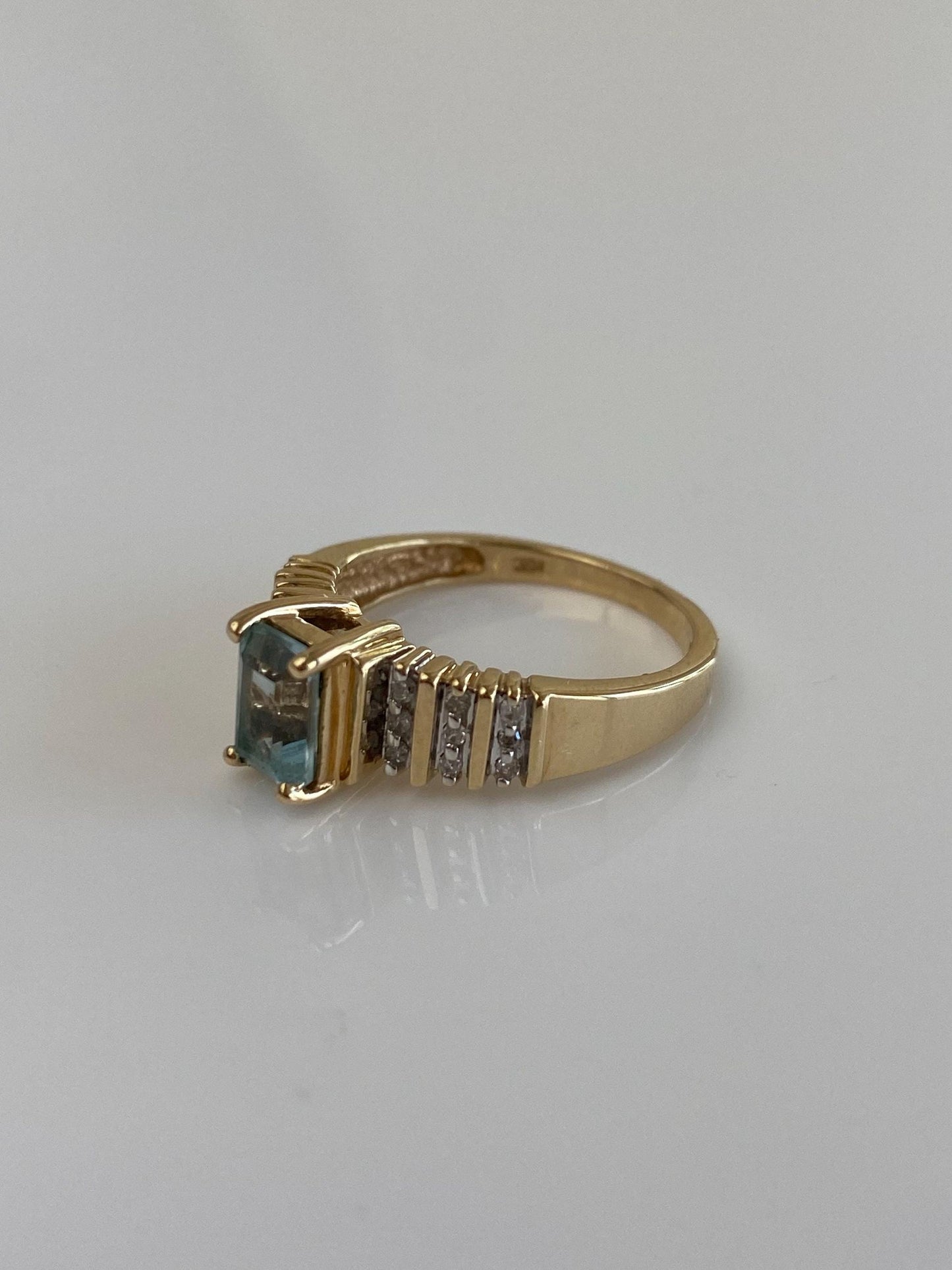 Vintage Solid 10k Diamond Aquamarine Ring - Size 6.5