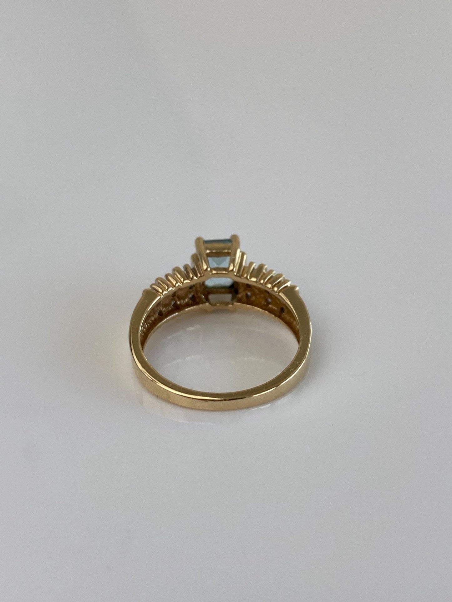 Vintage Solid 10k Diamond Aquamarine Ring - Size 6.5
