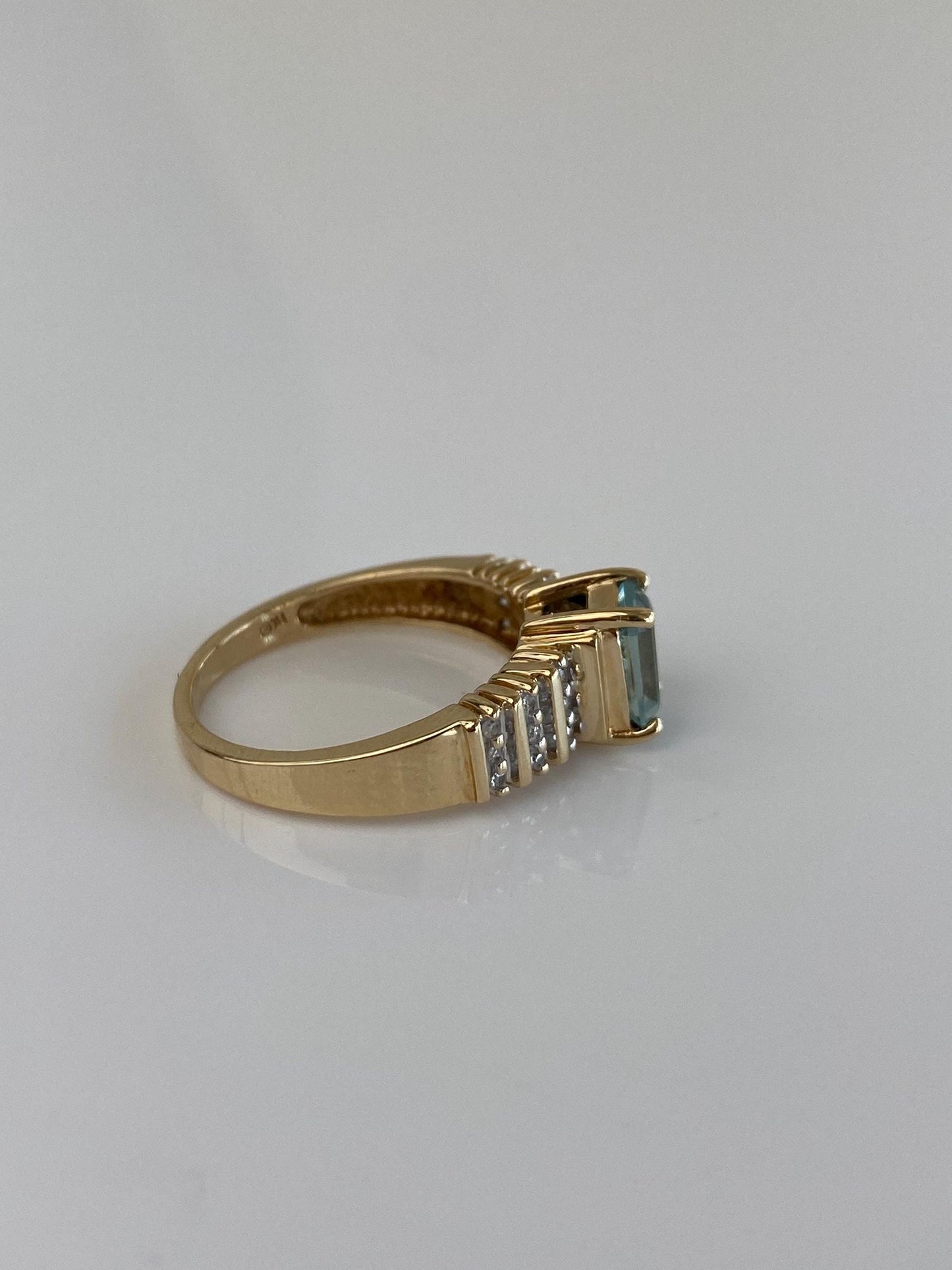 Vintage Solid 10k Diamond Aquamarine Ring - Size 6.5
