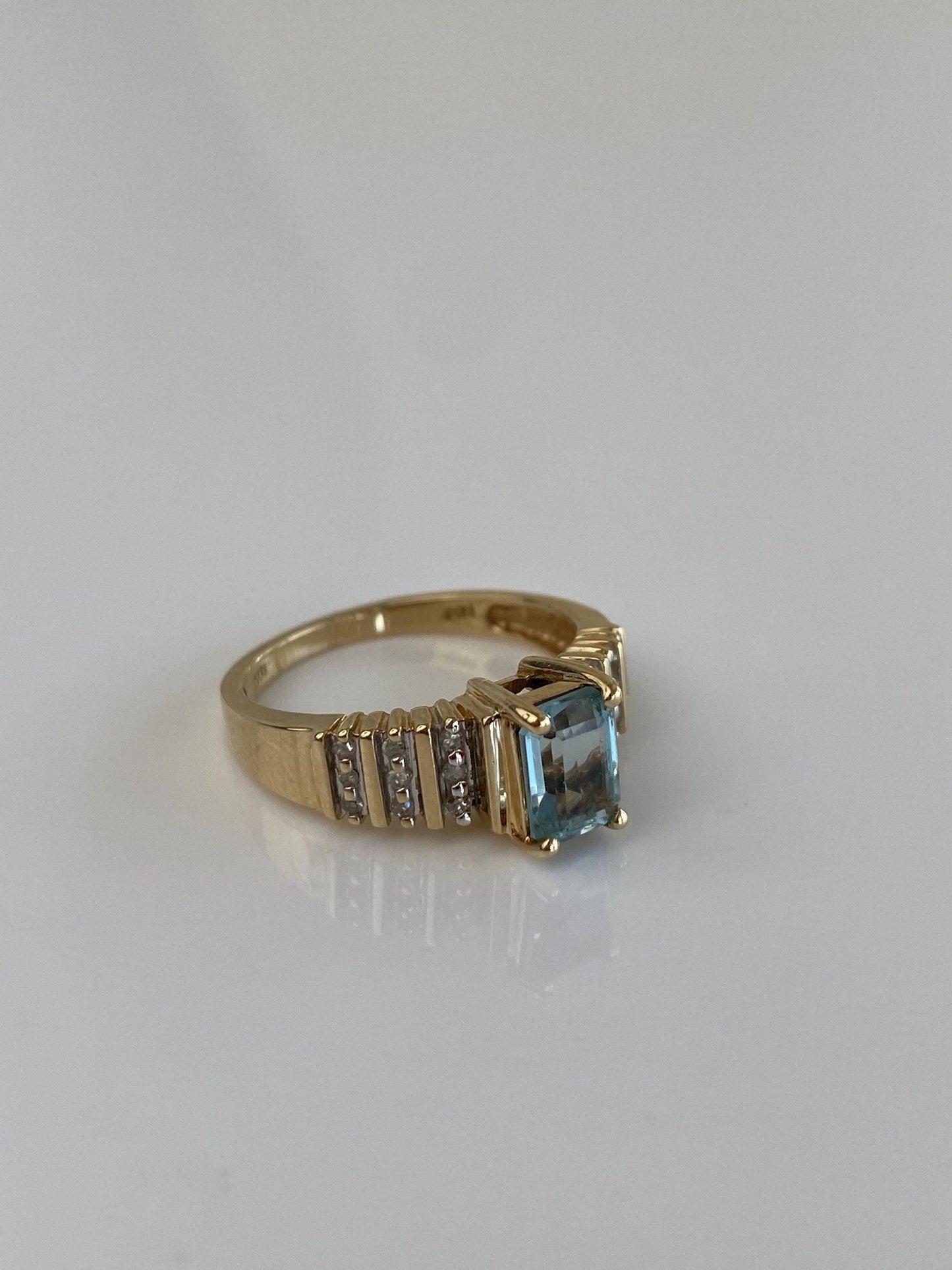 Vintage Solid 10k Diamond Aquamarine Ring - Size 6.5