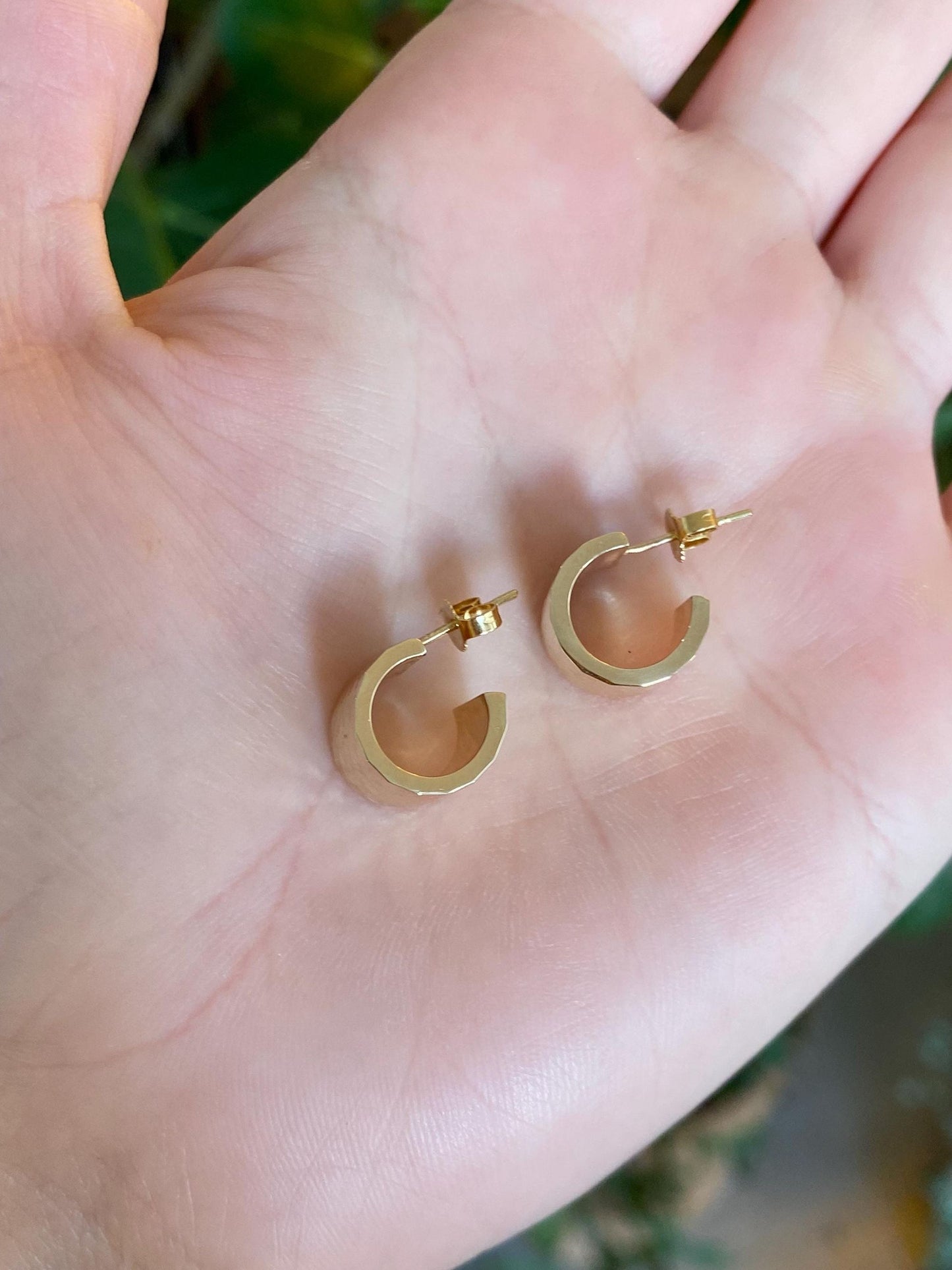 Vintage 14k Yellow Gold Diamond Cut Wide Huggie Hoop Earrings