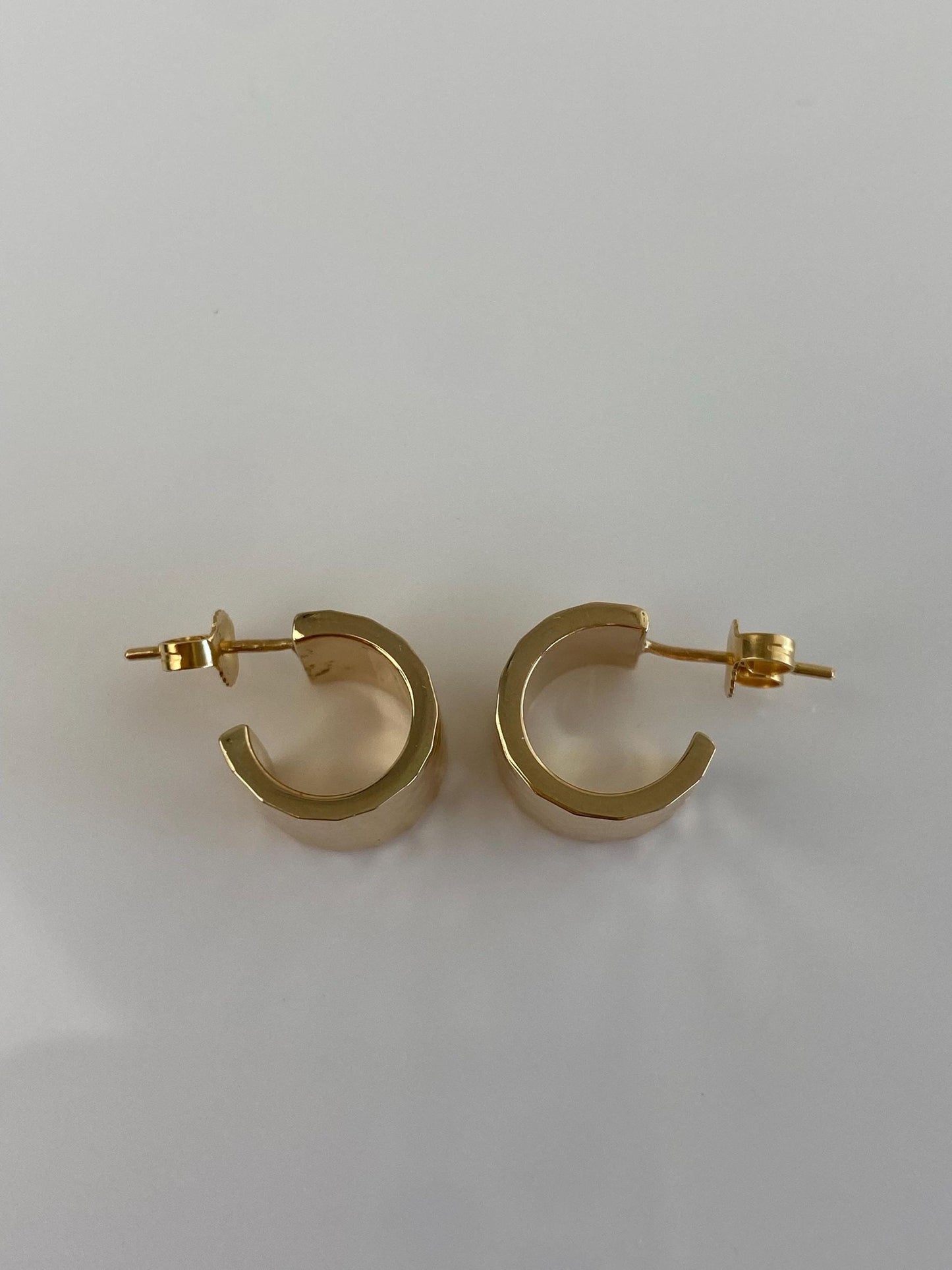 Vintage 14k Yellow Gold Diamond Cut Wide Huggie Hoop Earrings