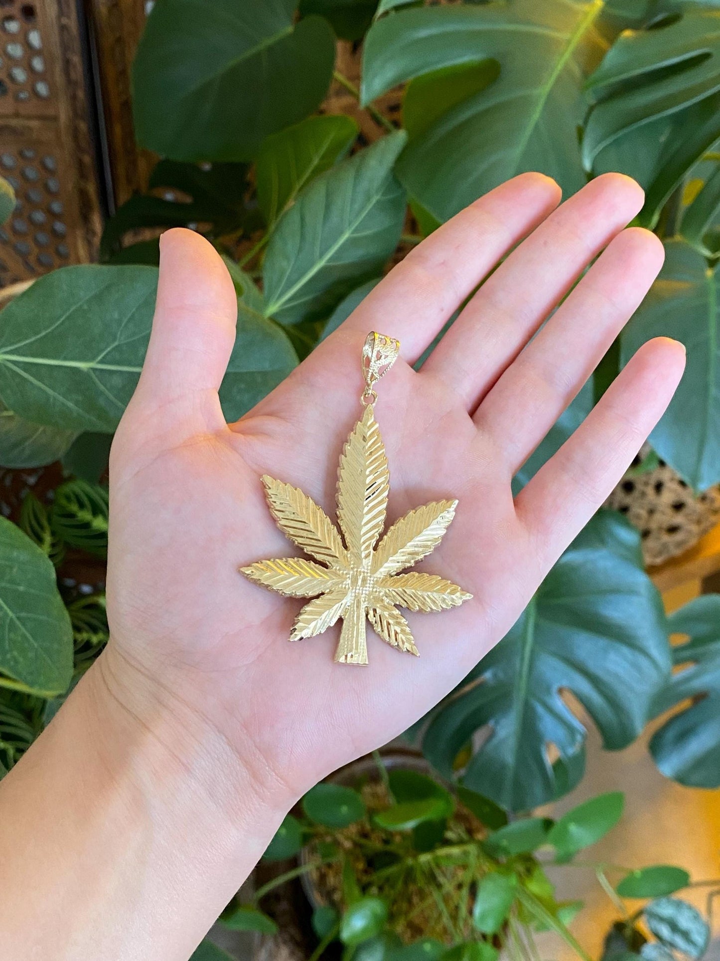 Vintage Solid 10k Yellow Gold Diamond Cut Marijuana Leaf Charm