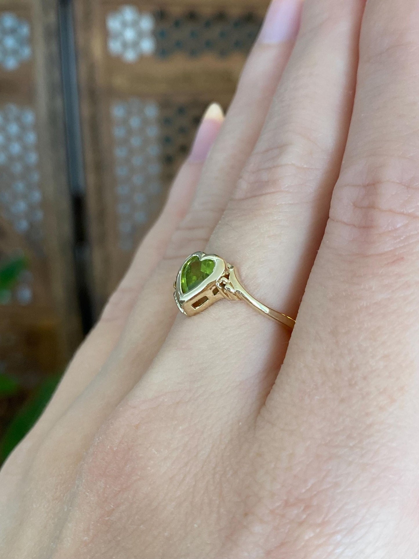Solid 14k Yellow Gold Peridot Heart Ring - Size 6
