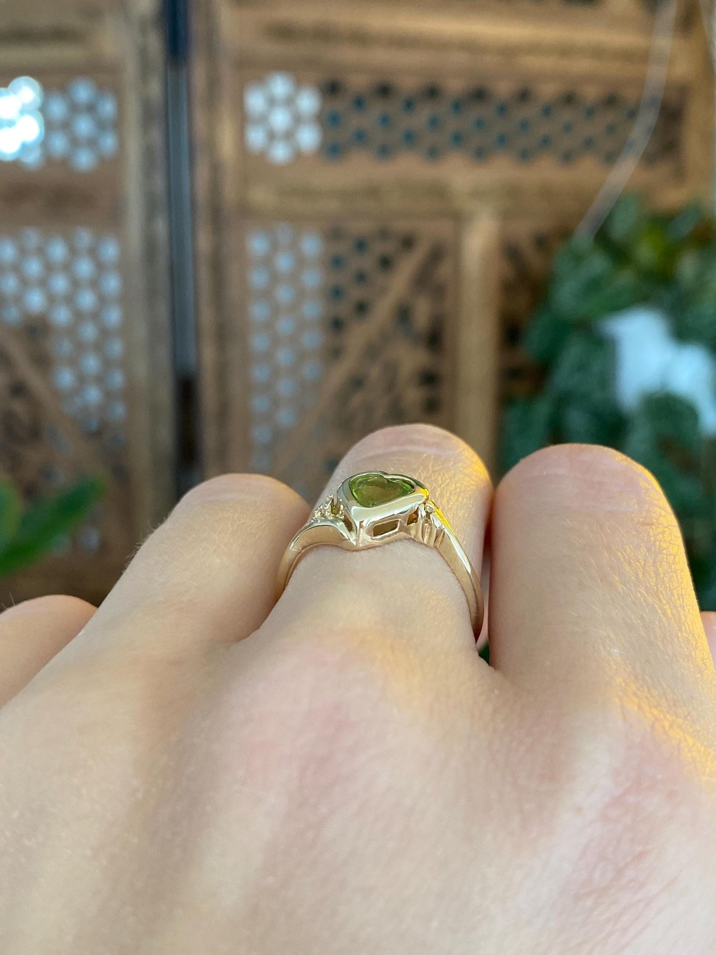 Solid 14k Yellow Gold Peridot Heart Ring - Size 6
